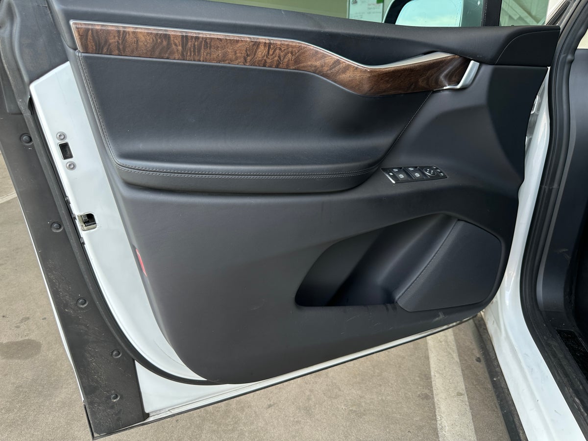 2016 Tesla Model X 60D in White — photo 2