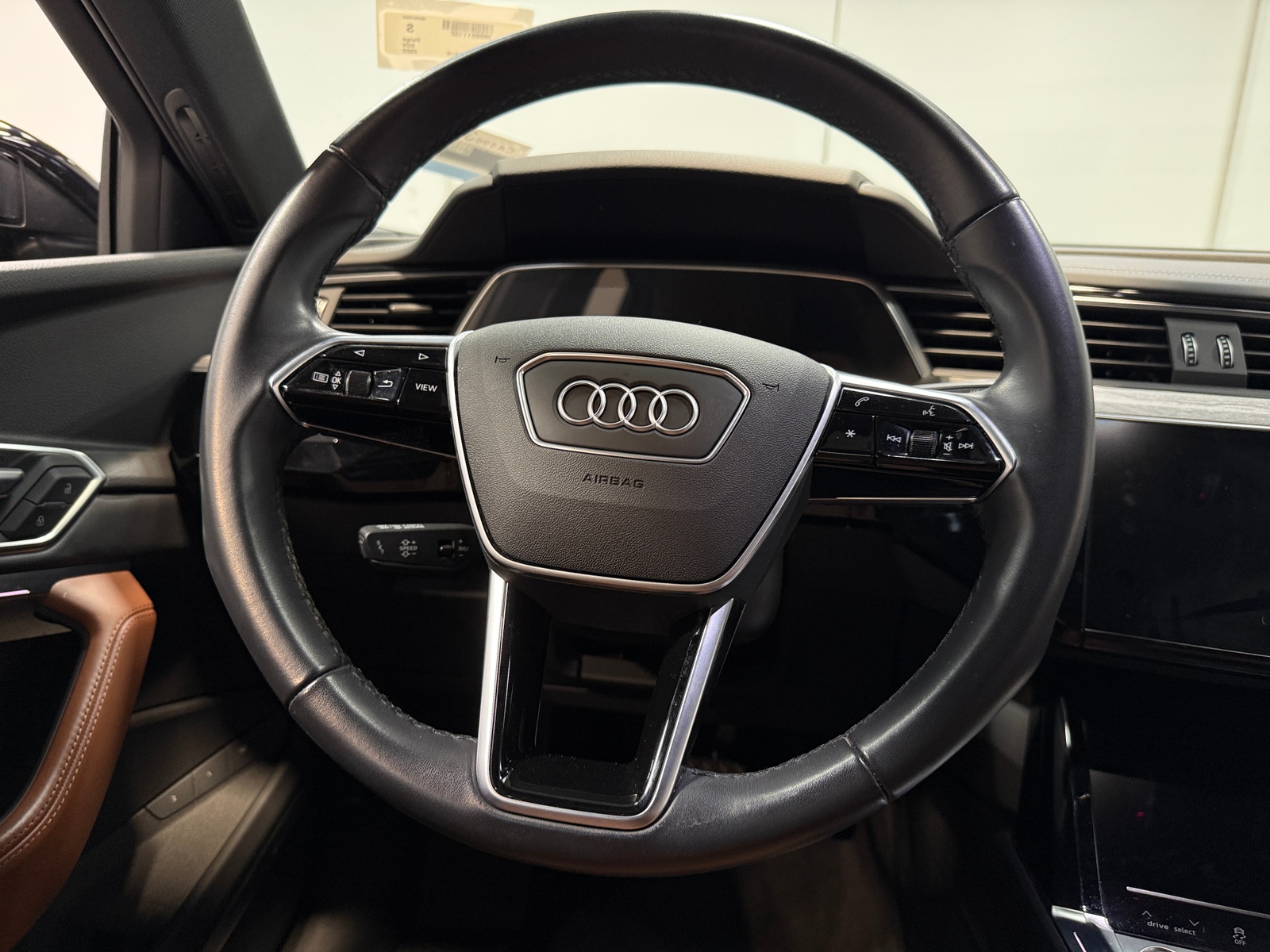 Thumbnail: 2022 Audi e-tron - 4