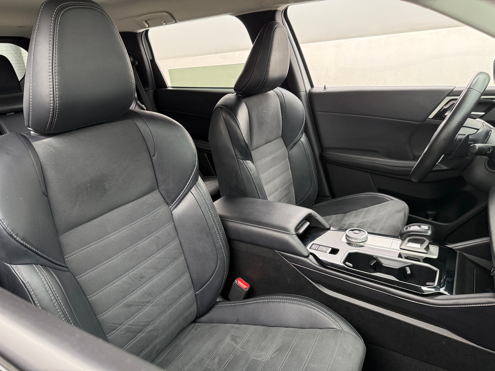 Thumbnail: 2025 Mitsubishi Outlander - 2