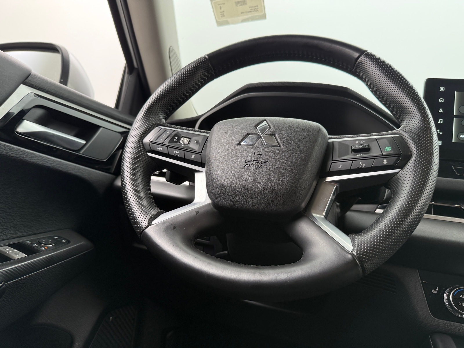 Thumbnail: 2025 Mitsubishi Outlander - 5