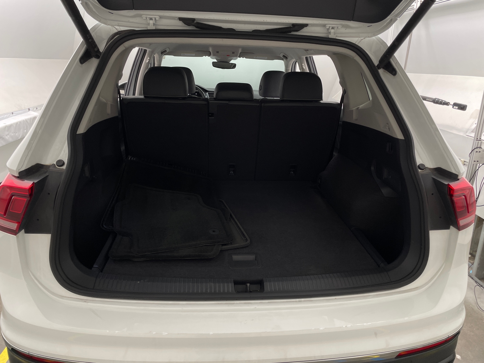 Thumbnail: 2024 Volkswagen Tiguan - 6