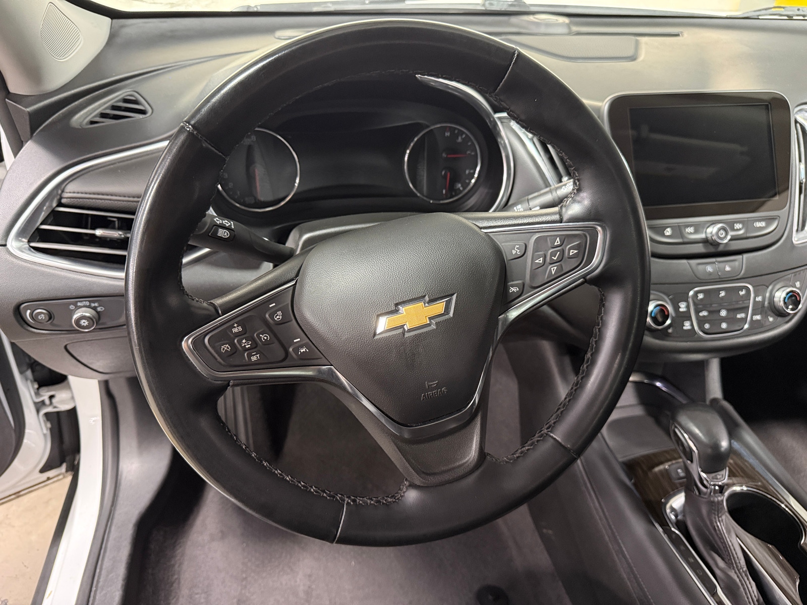 Thumbnail: 2024 Chevrolet Malibu - 4