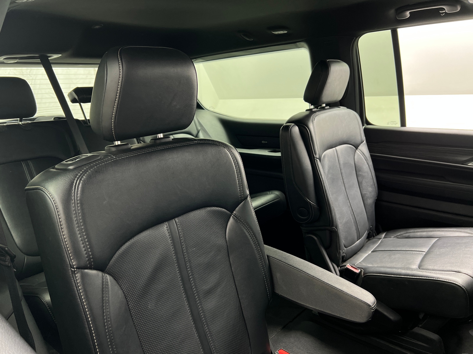 Thumbnail: 2024 Jeep Wagoneer - 5