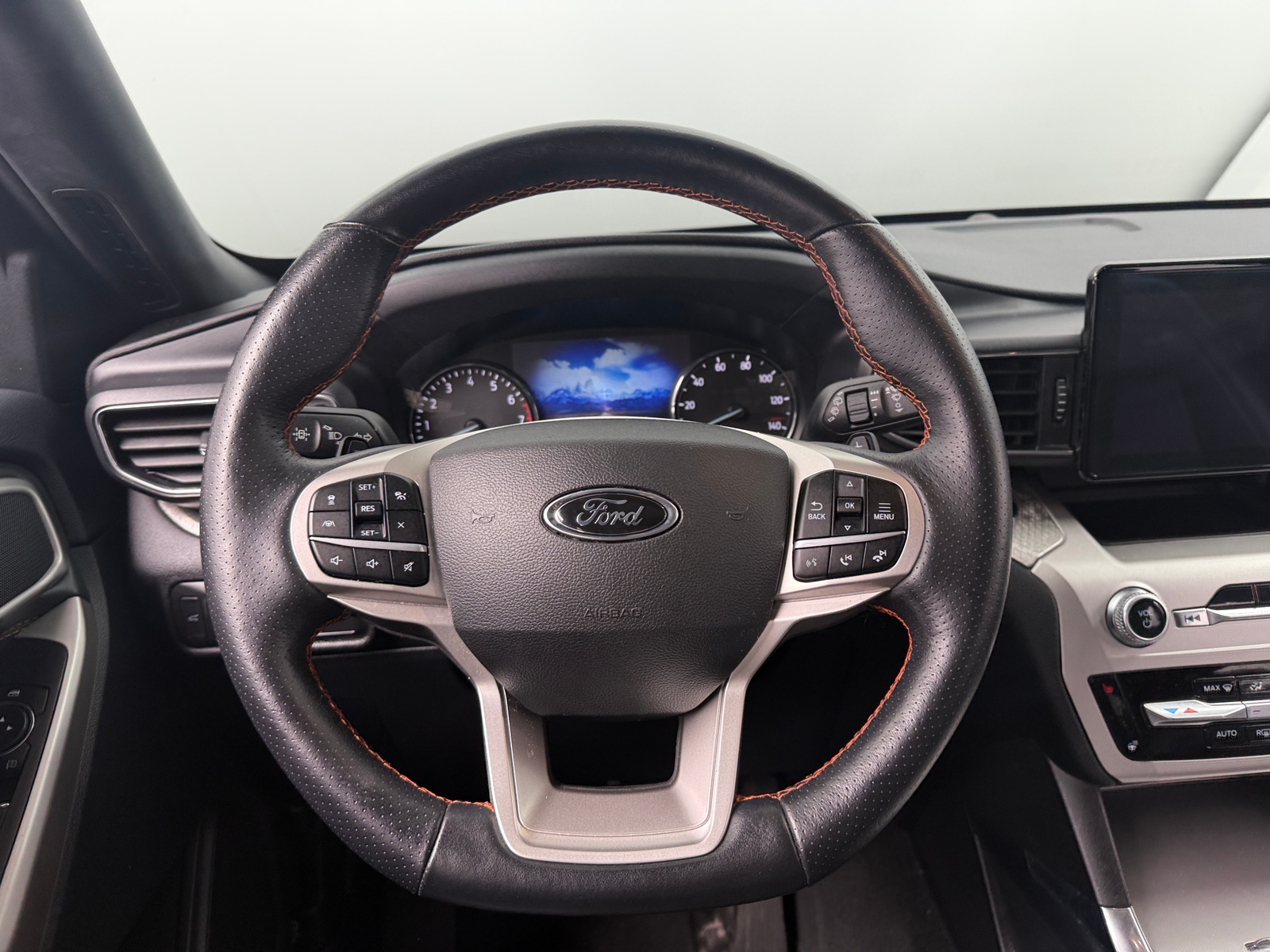 Thumbnail: 2022 Ford Explorer - 4