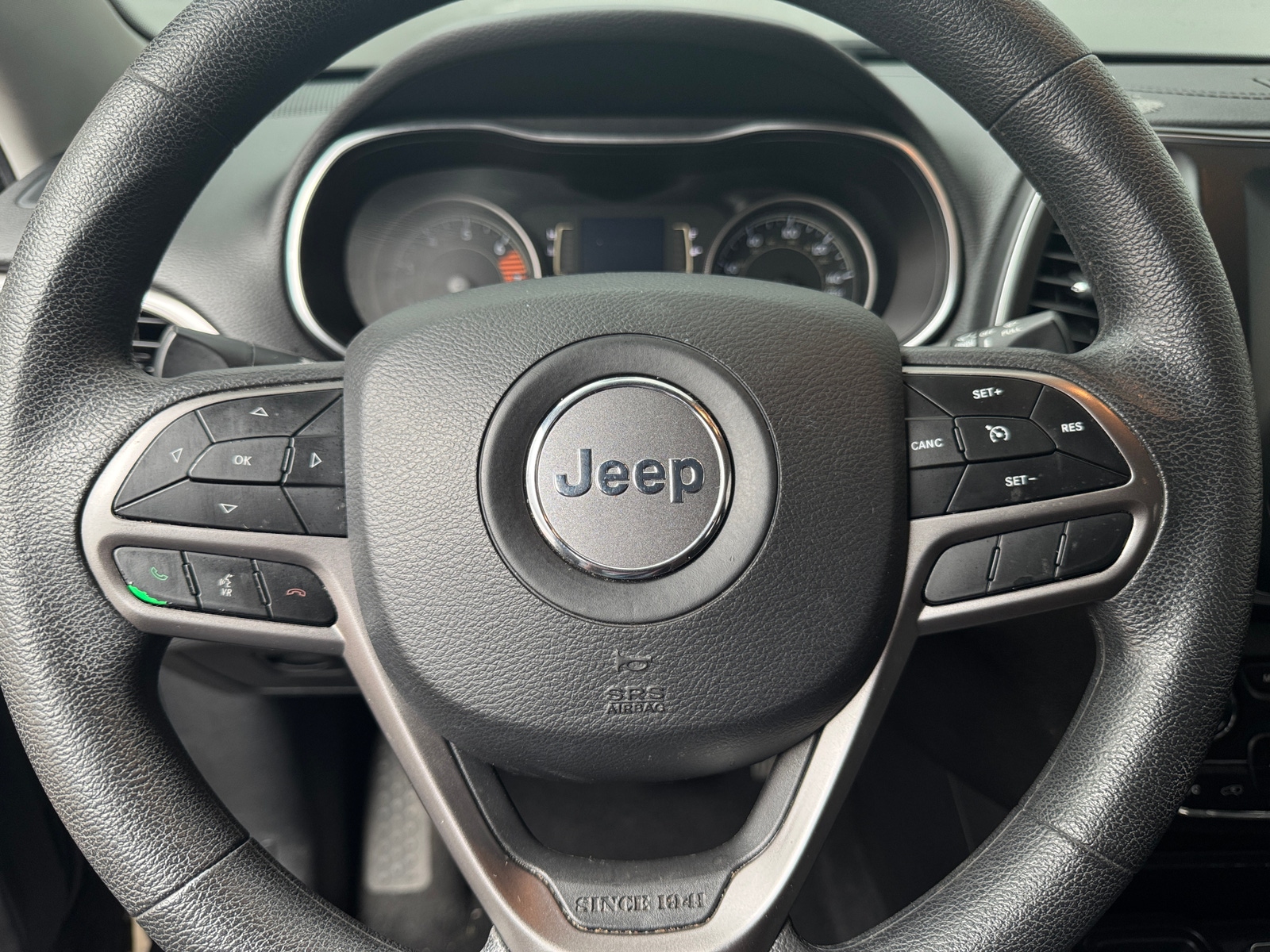 Thumbnail: 2019 Jeep Cherokee - 5