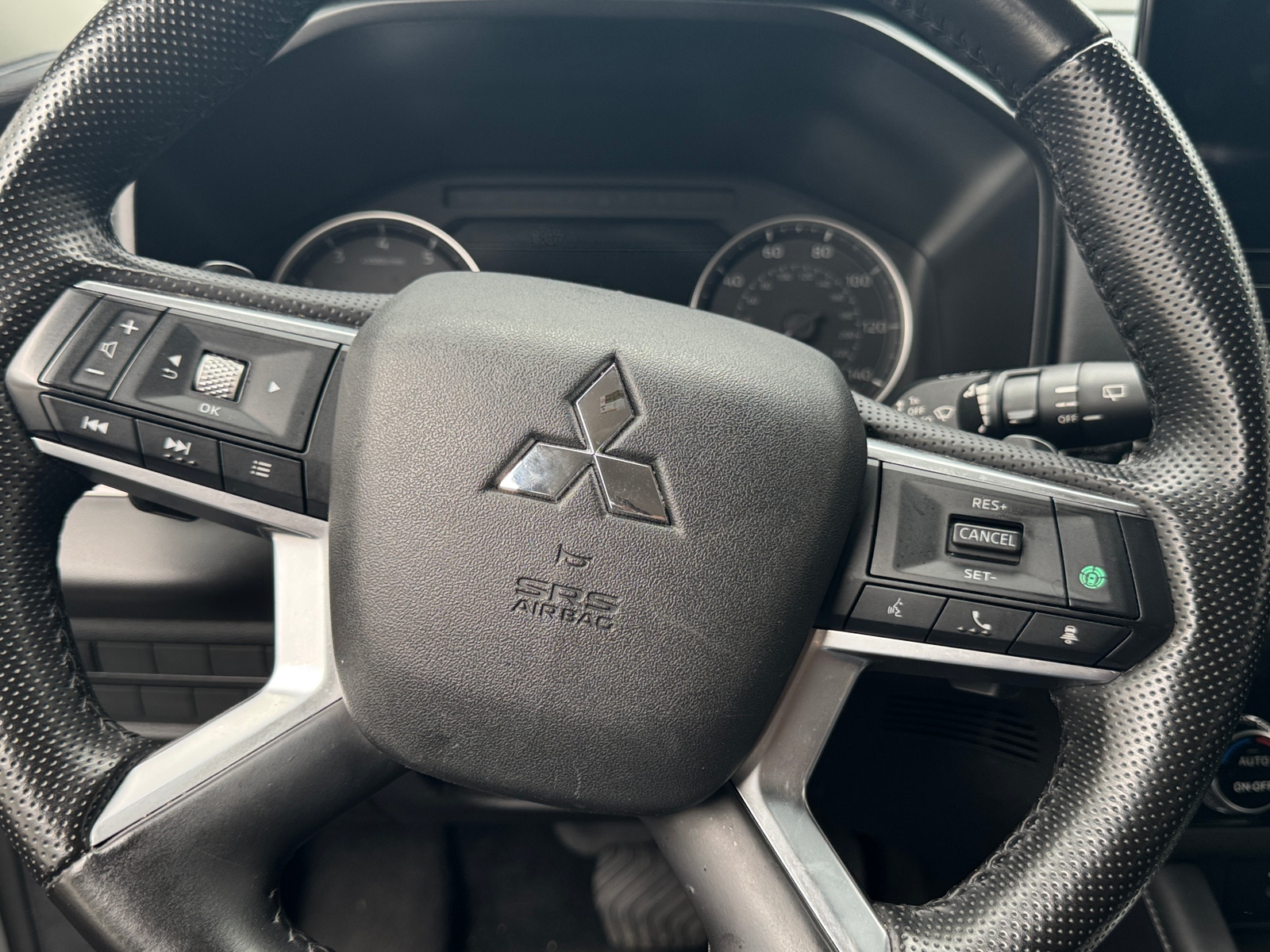 Thumbnail: 2025 Mitsubishi Outlander - 5
