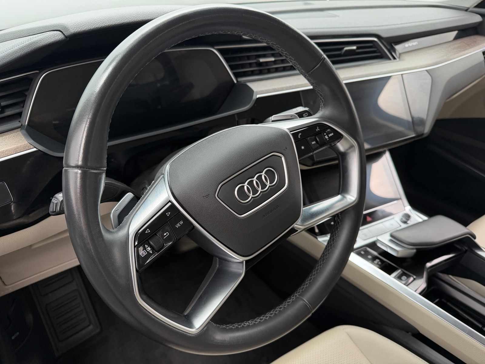Thumbnail: 2024 Audi Q8 e-tron - 4