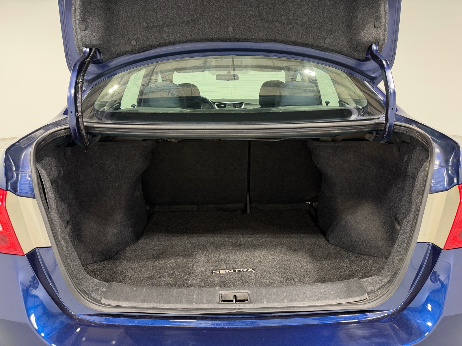 Thumbnail: 2019 Nissan Sentra - 7