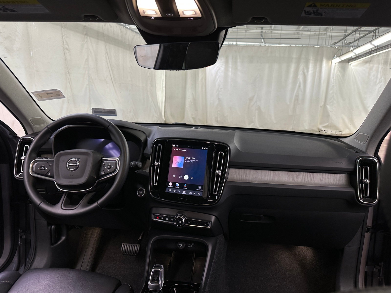 Thumbnail: 2026 Volvo XC40 - 3