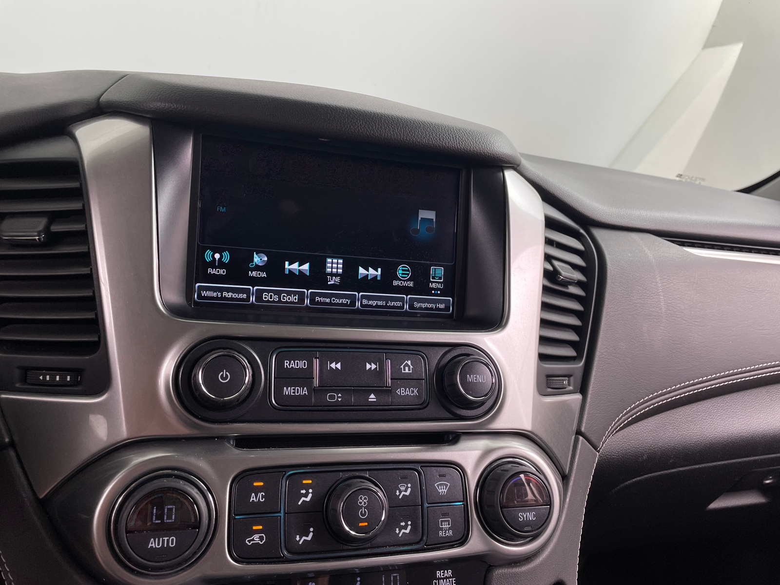 Thumbnail: 2020 Chevrolet Tahoe - 3