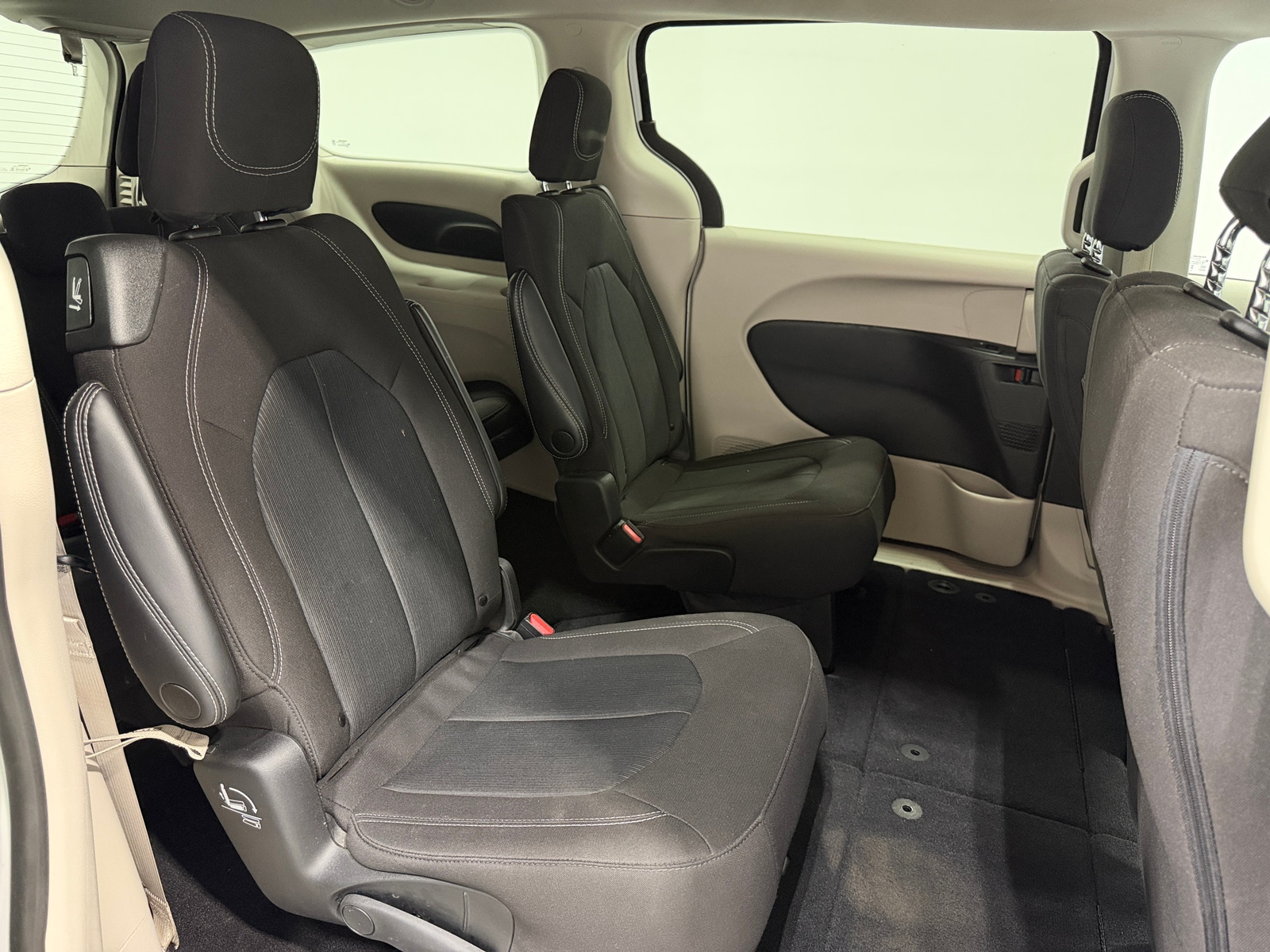Thumbnail: 2023 Chrysler Voyager - 6