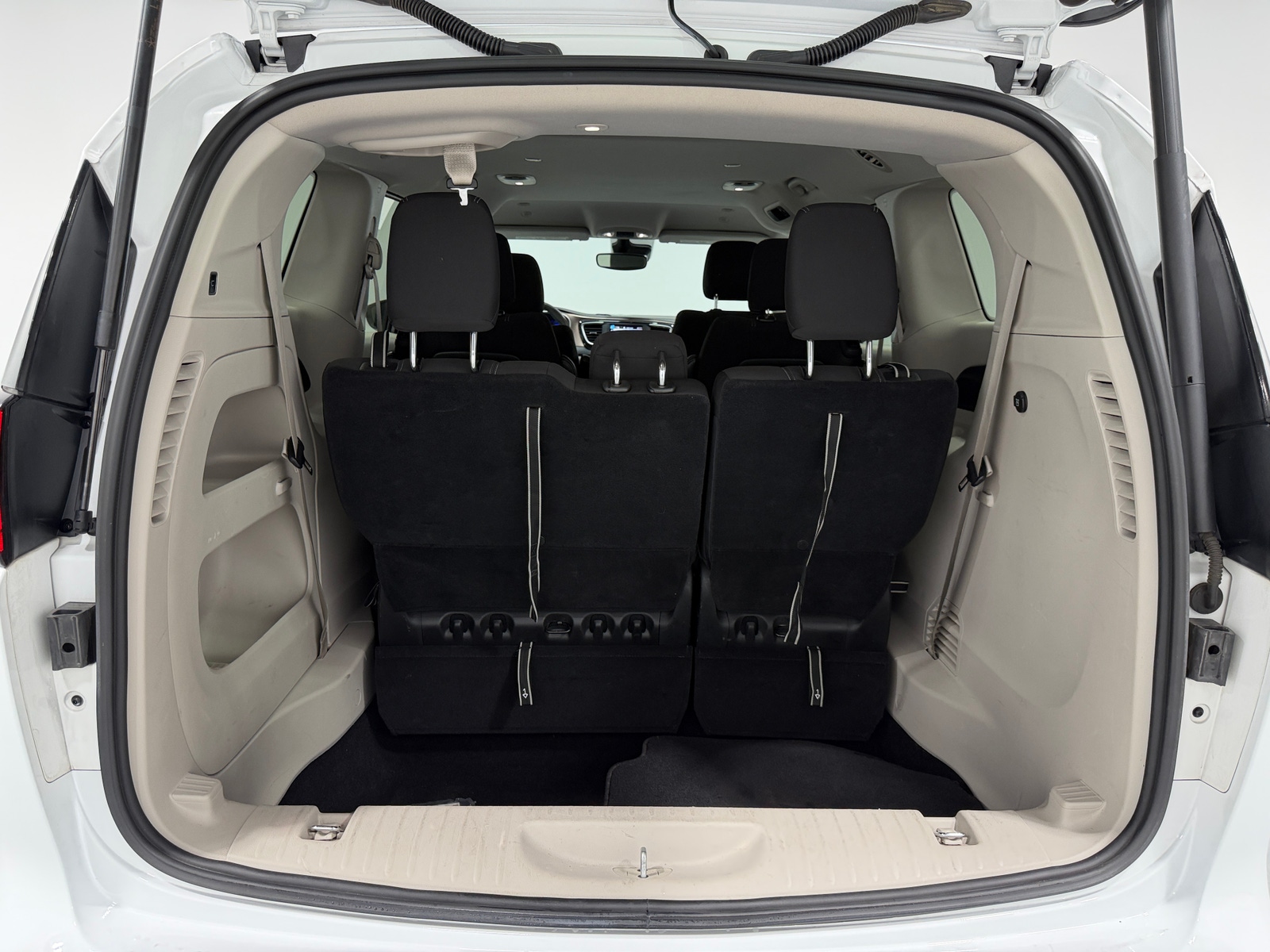 Thumbnail: 2023 Chrysler Voyager - 7