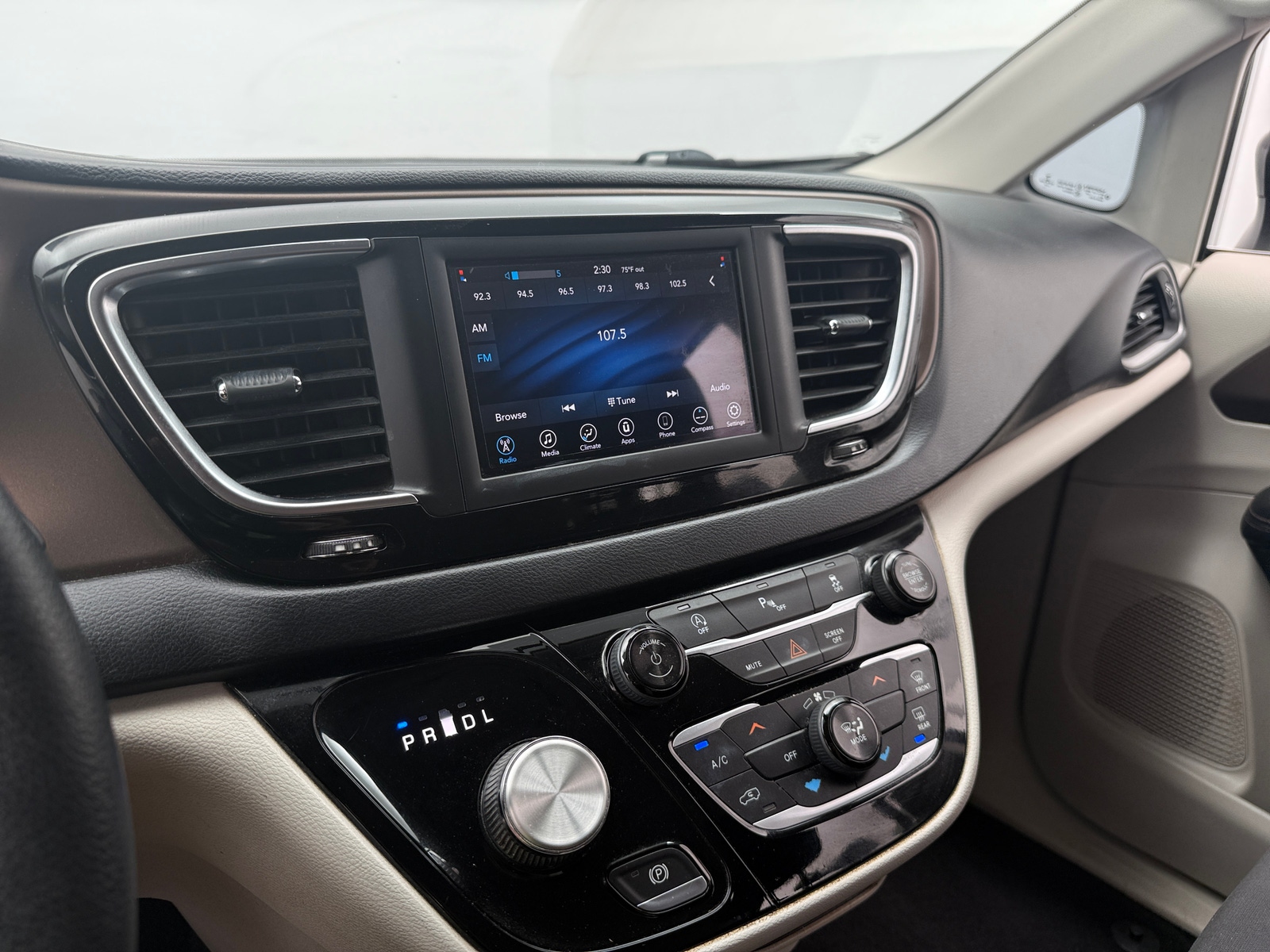 Thumbnail: 2019 Chrysler Pacifica - 4
