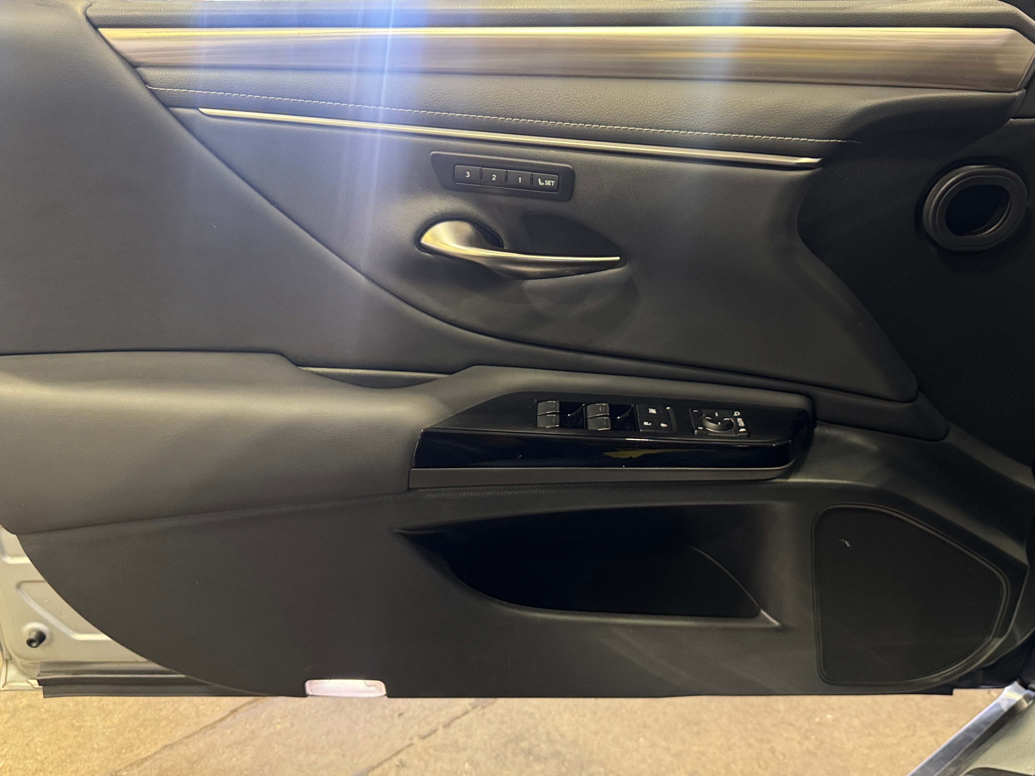 2024 Lexus ES Hybrid