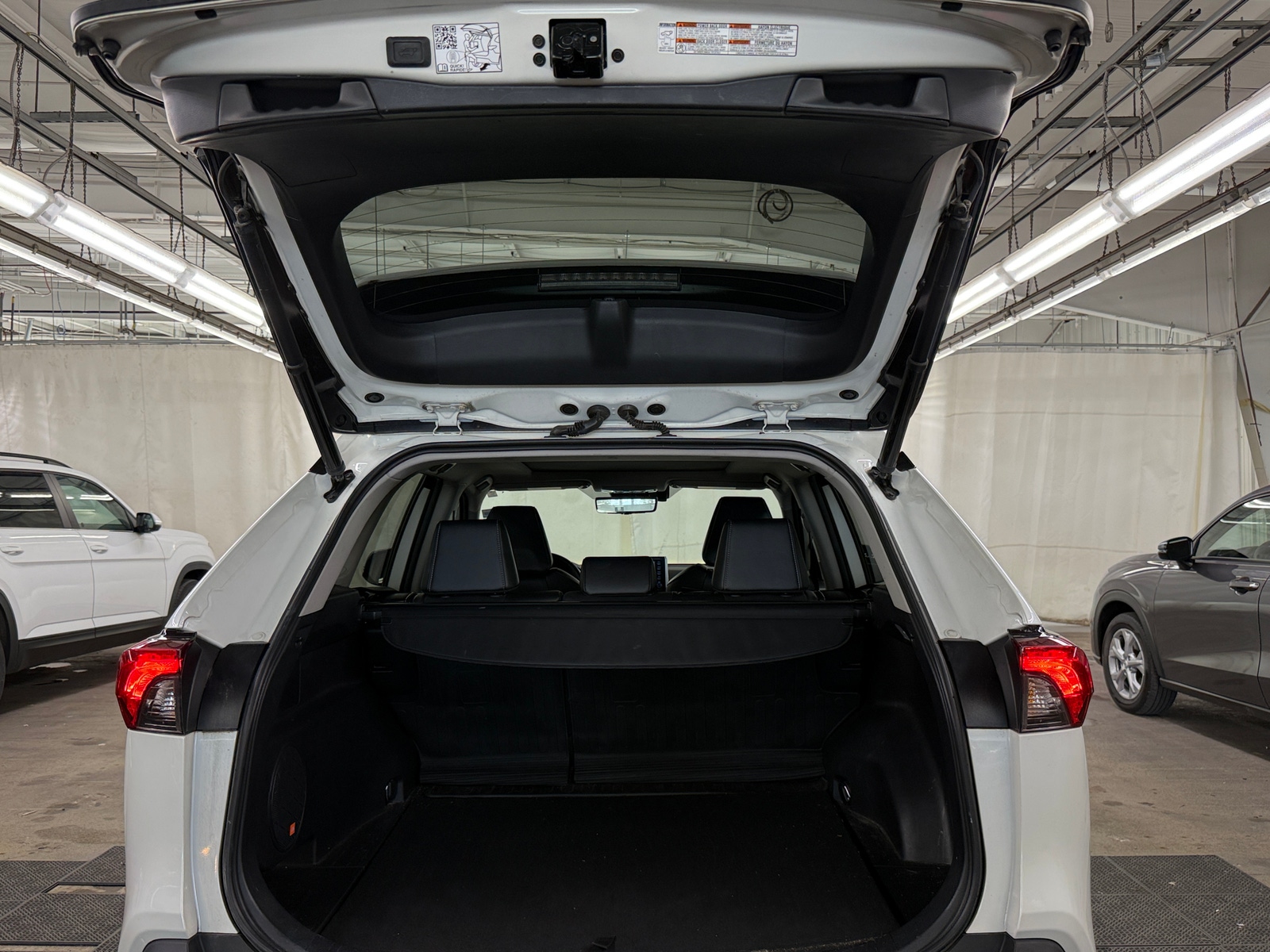 Thumbnail: 2021 Toyota RAV4 - 7