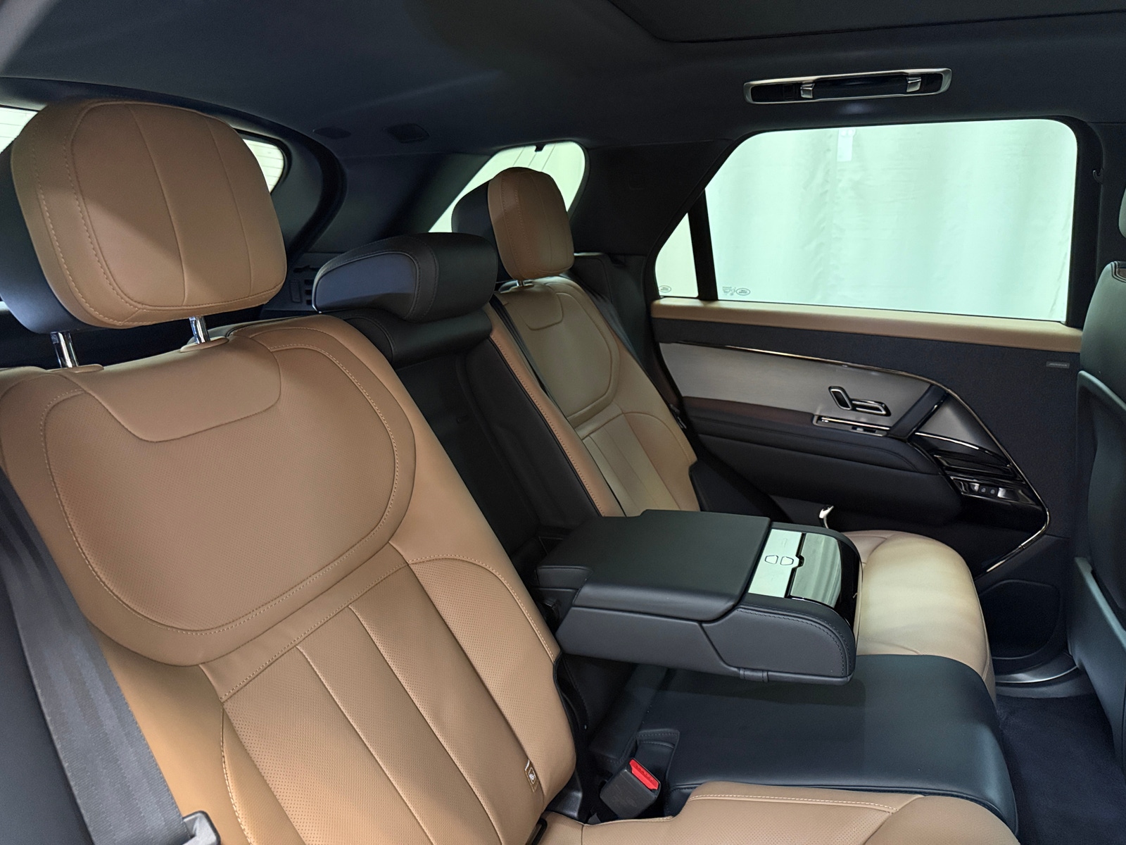 Thumbnail: 2025 Land Rover Range Rover Sport - 5