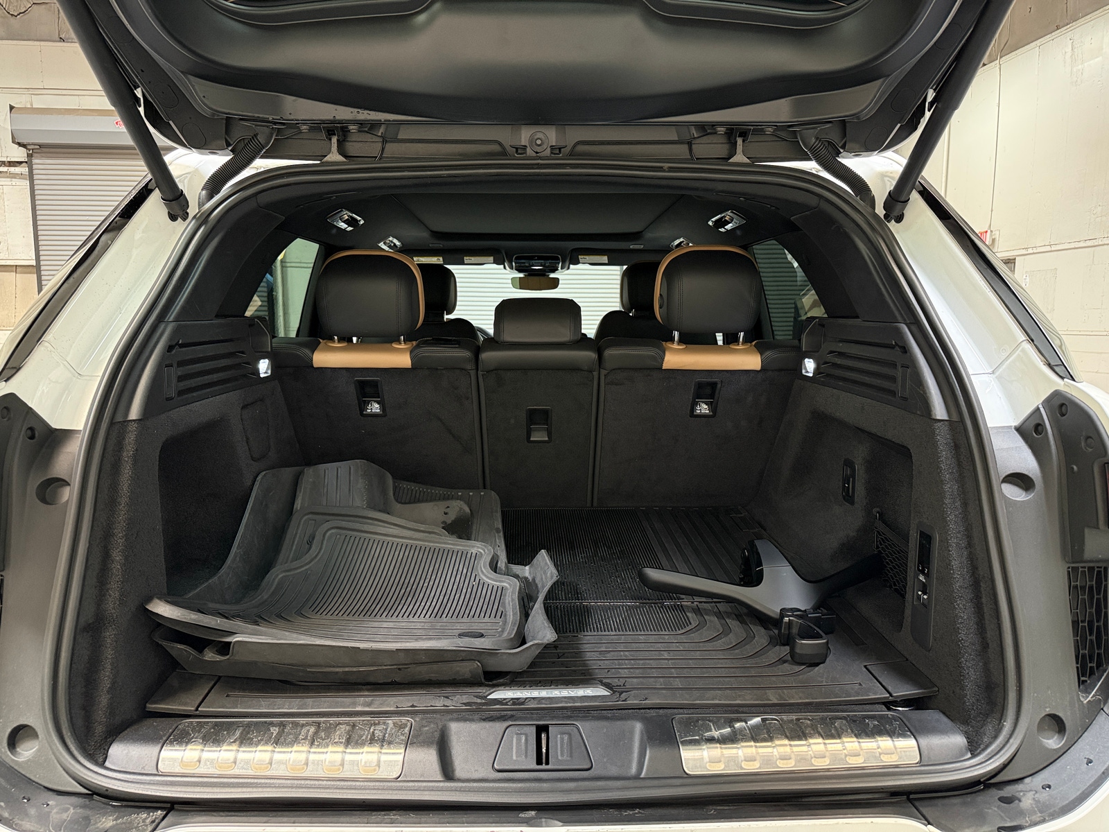 Thumbnail: 2025 Land Rover Range Rover Sport - 6