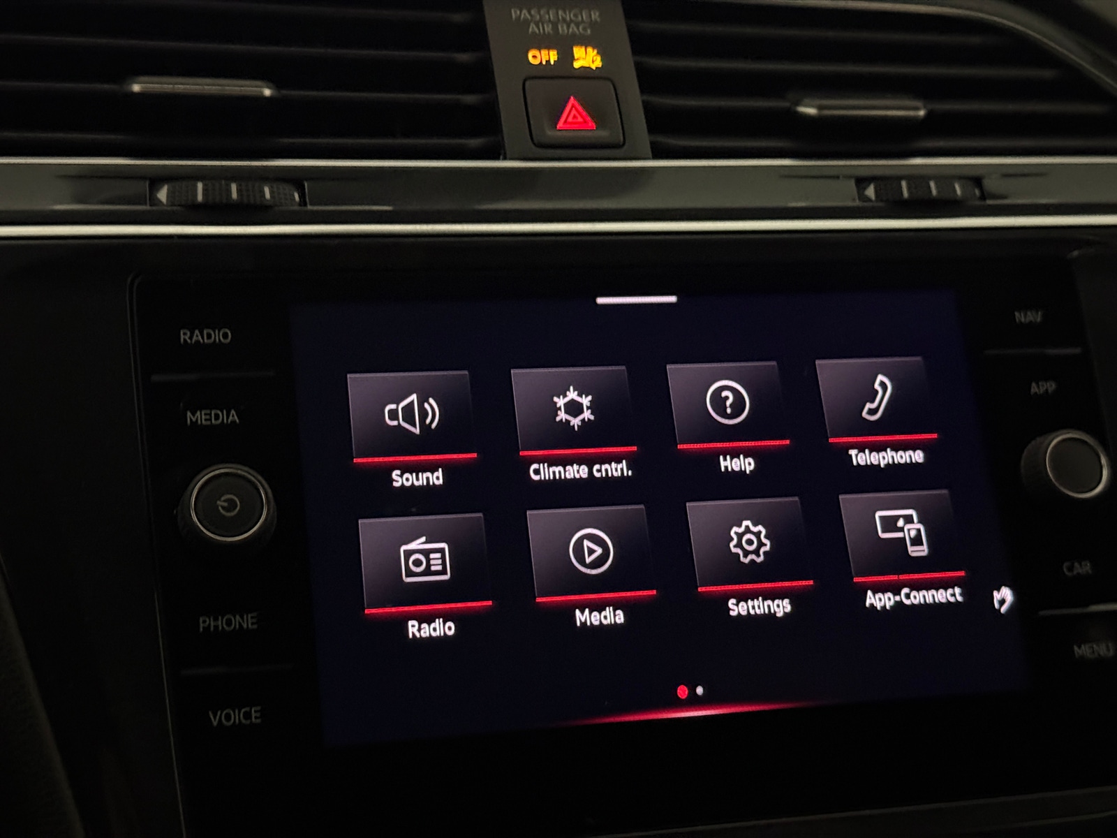 Thumbnail: 2022 Volkswagen Tiguan - 4