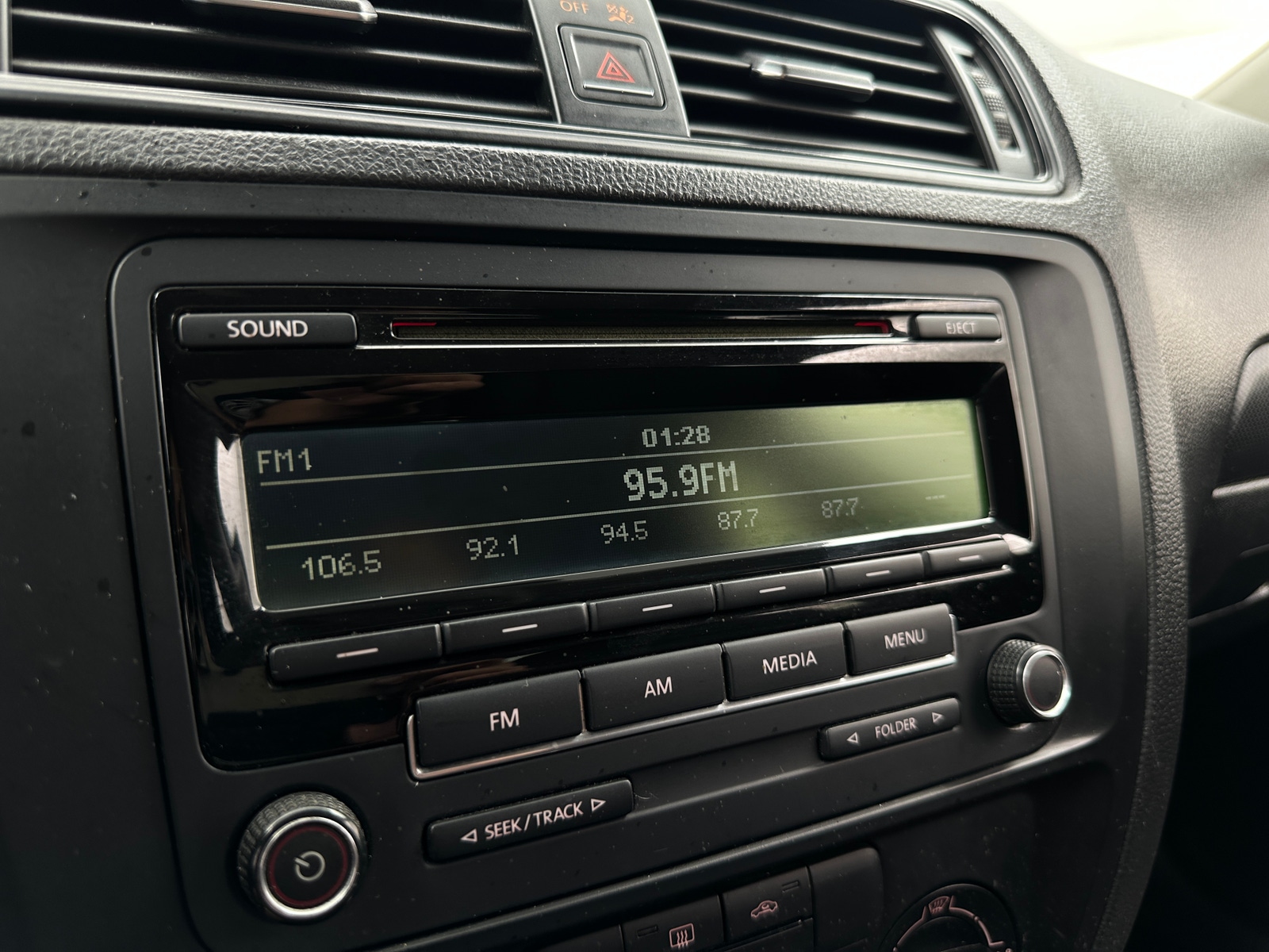 Thumbnail: 2015 Volkswagen Jetta - 4