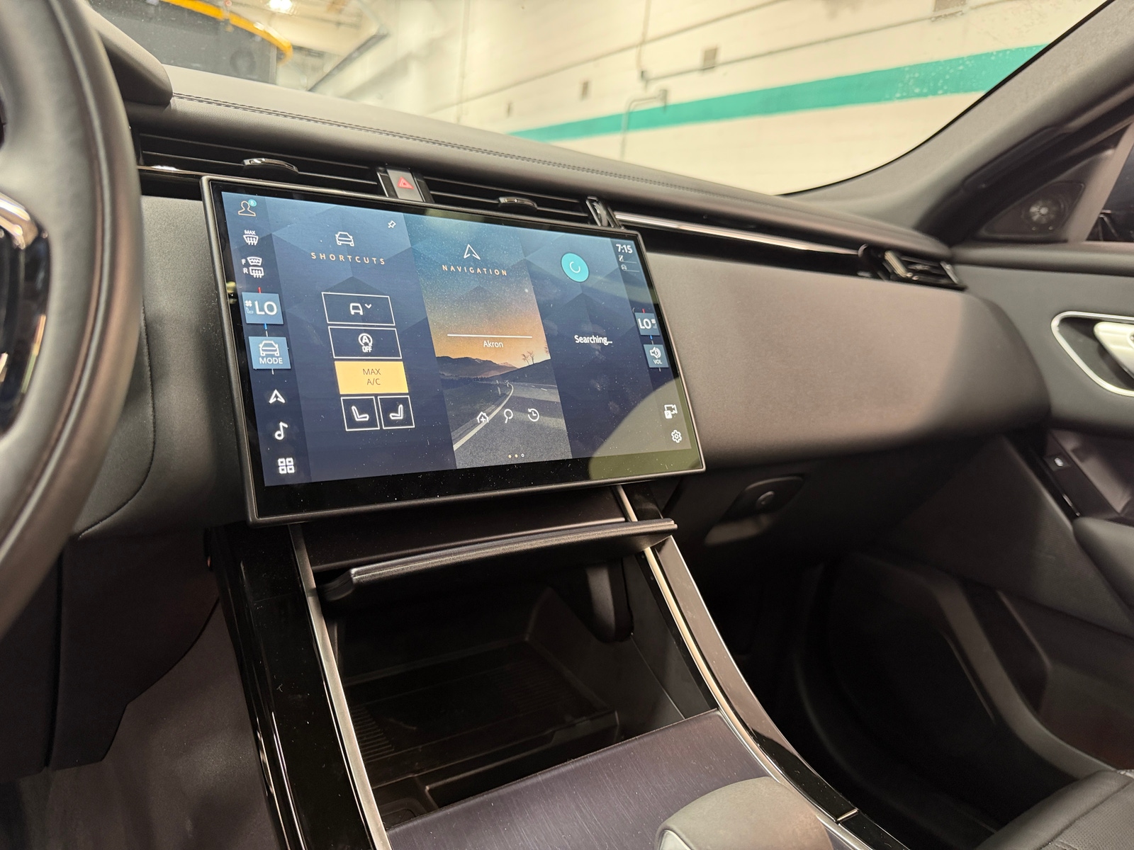 Thumbnail: 2026 Land Rover Range Rover Velar - 3