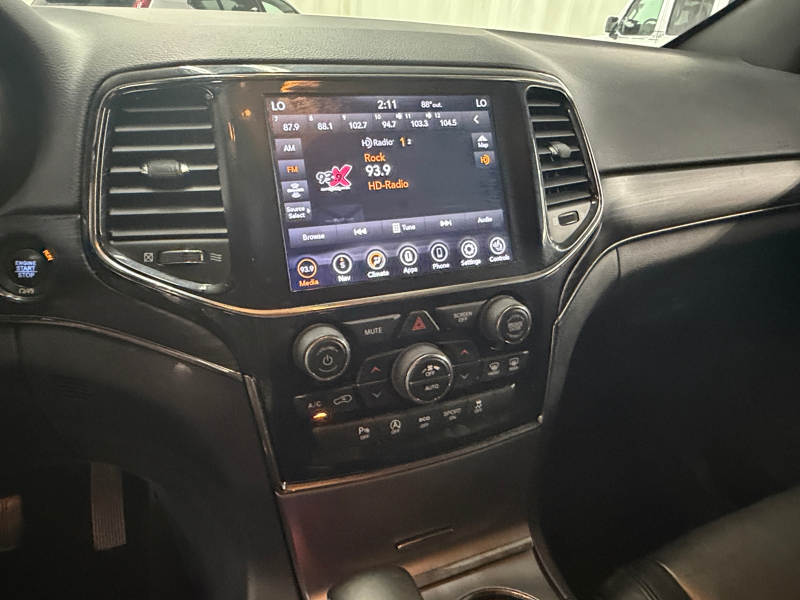 Thumbnail: 2020 Jeep Grand Cherokee - 3
