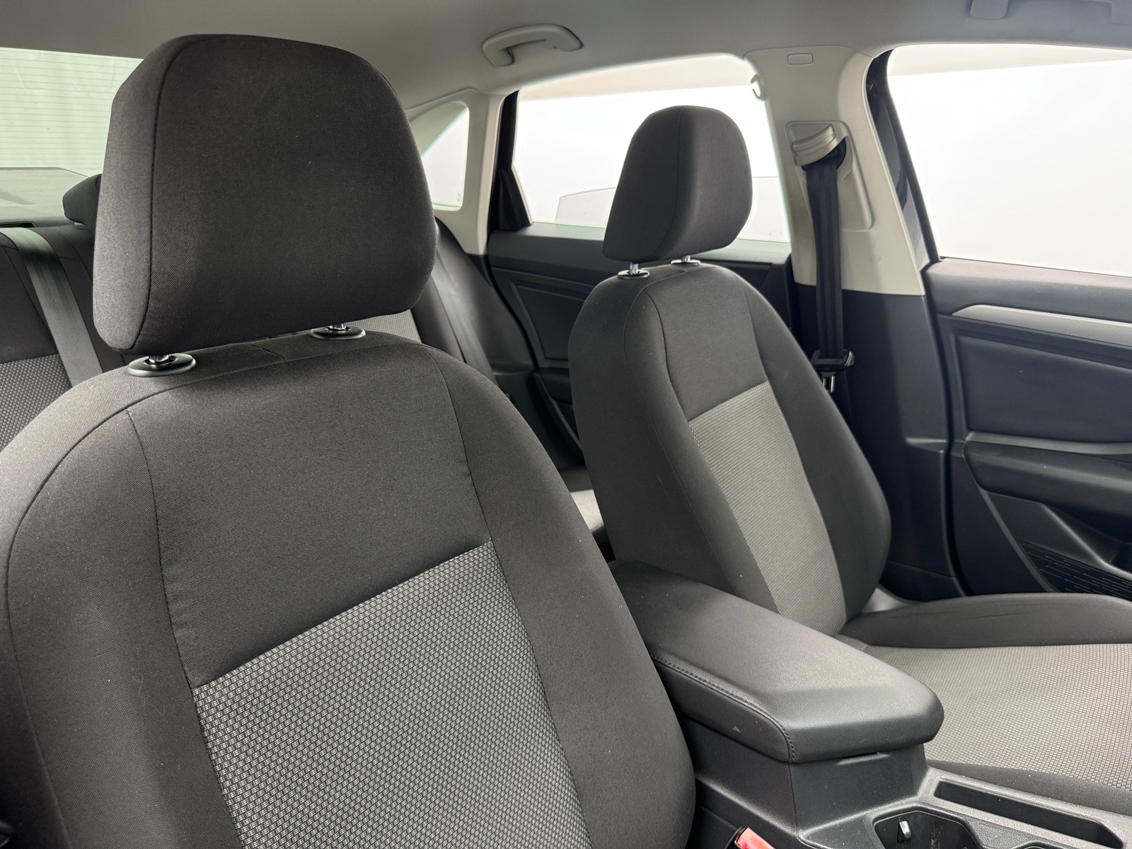 Thumbnail: 2019 Volkswagen Jetta - 2