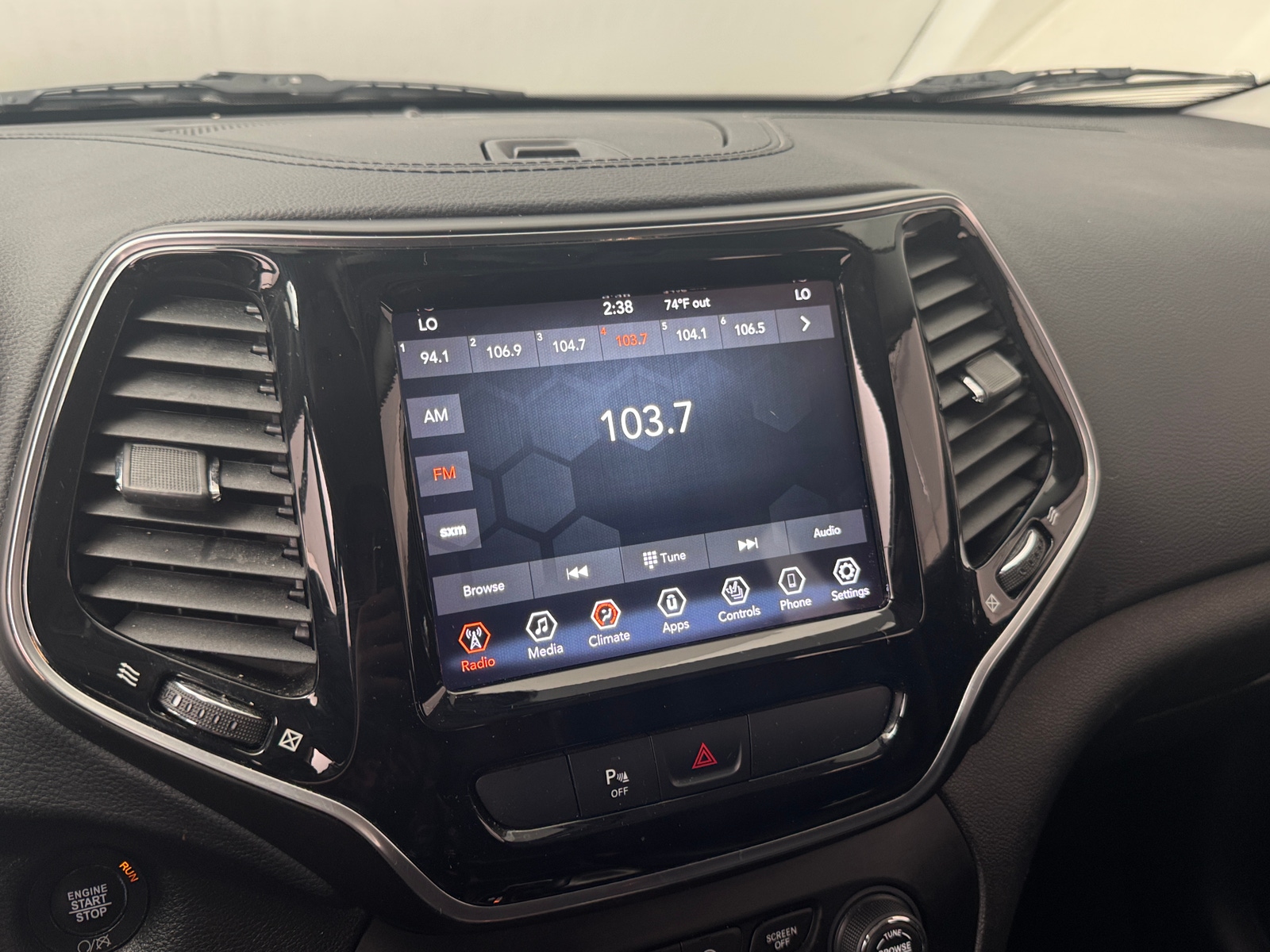 Thumbnail: 2020 Jeep Cherokee - 3