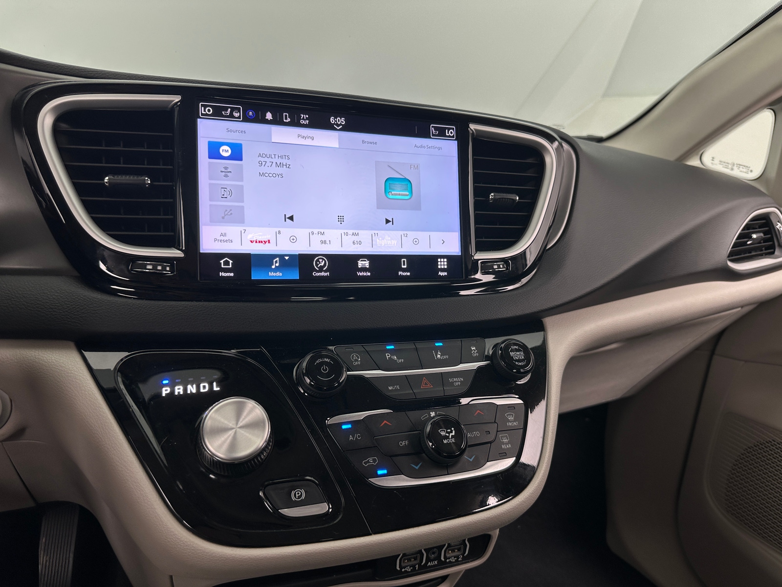 Thumbnail: 2024 Chrysler Pacifica - 3