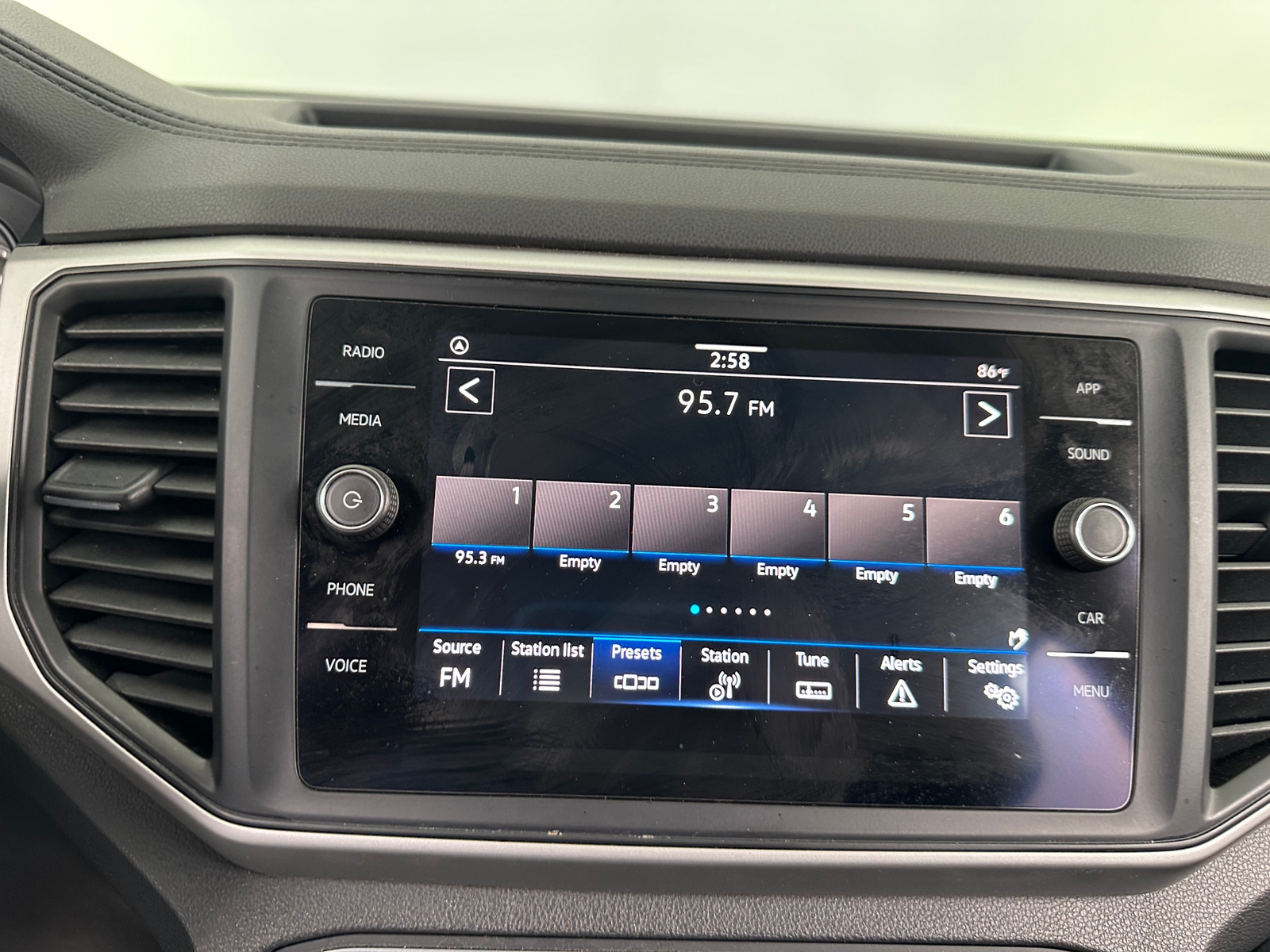 Thumbnail: 2021 Volkswagen Atlas - 3