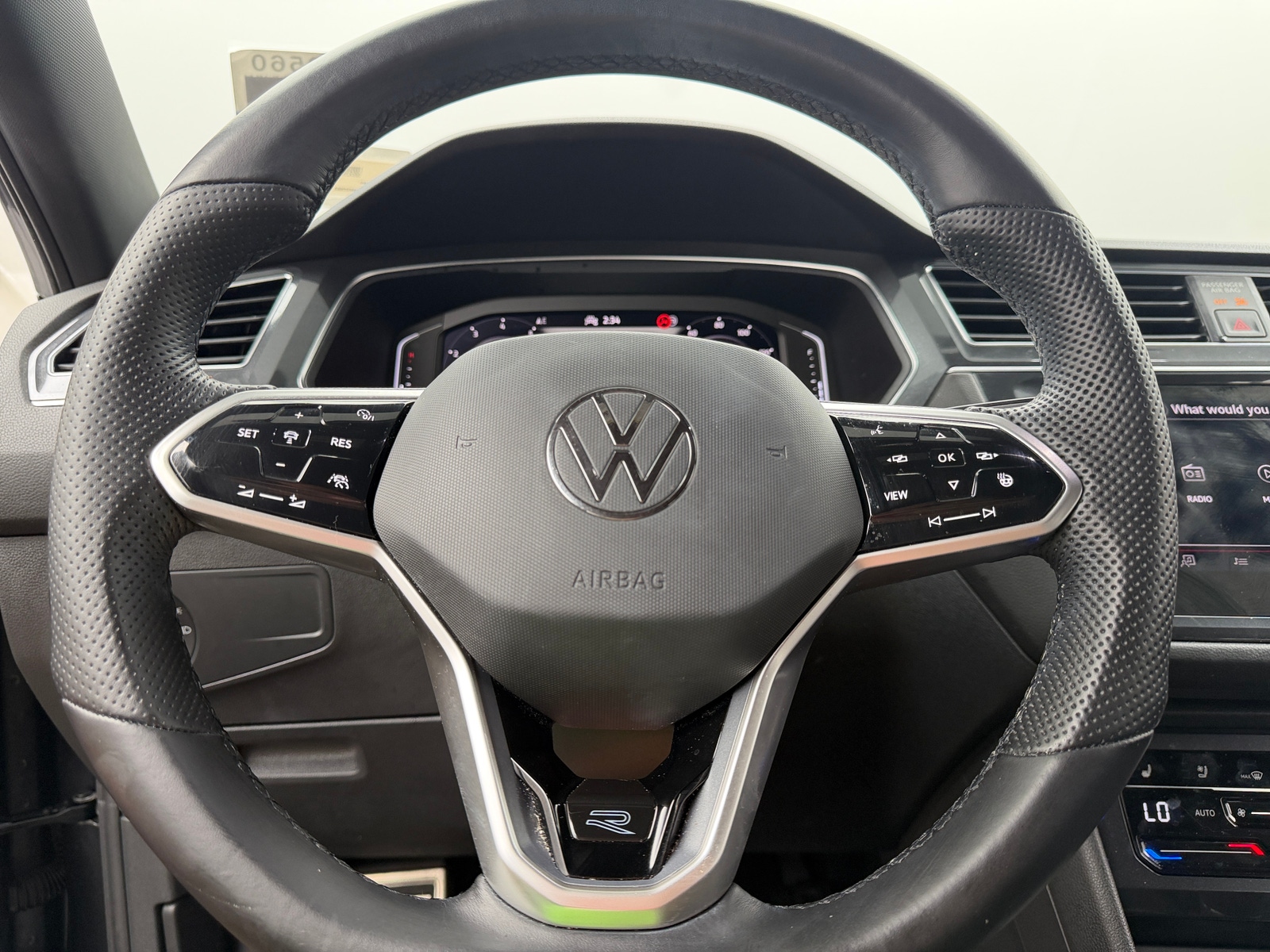 Thumbnail: 2022 Volkswagen Tiguan - 4