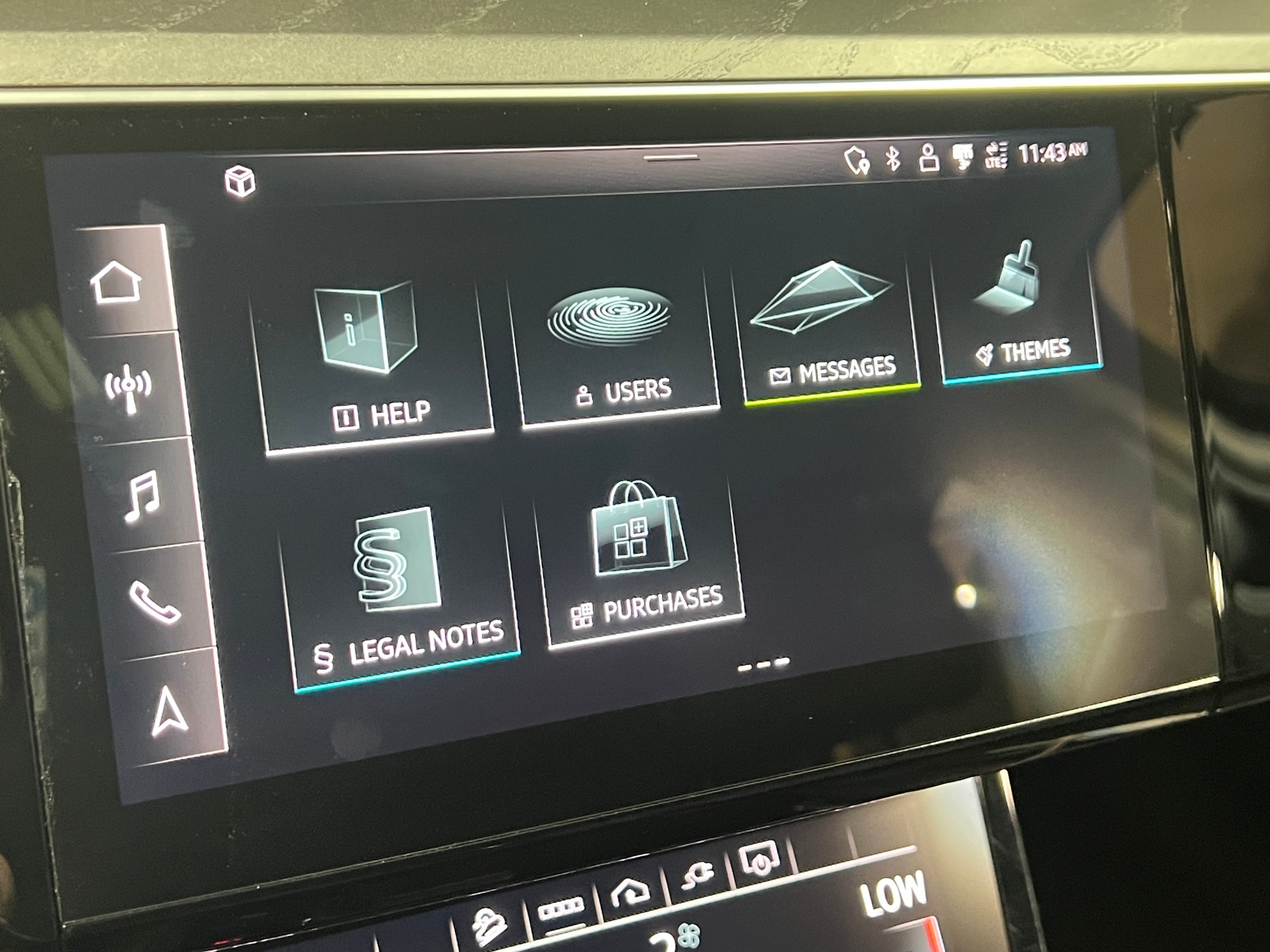 Thumbnail: 2024 Audi Q8 e-tron - 3