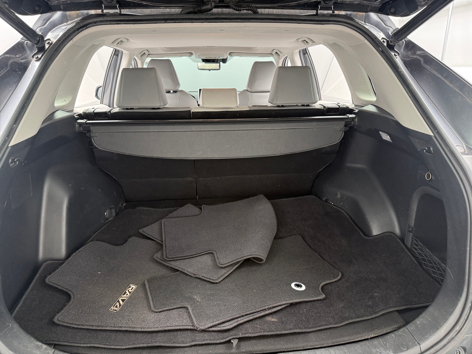 Thumbnail: 2019 Toyota RAV4 - 7