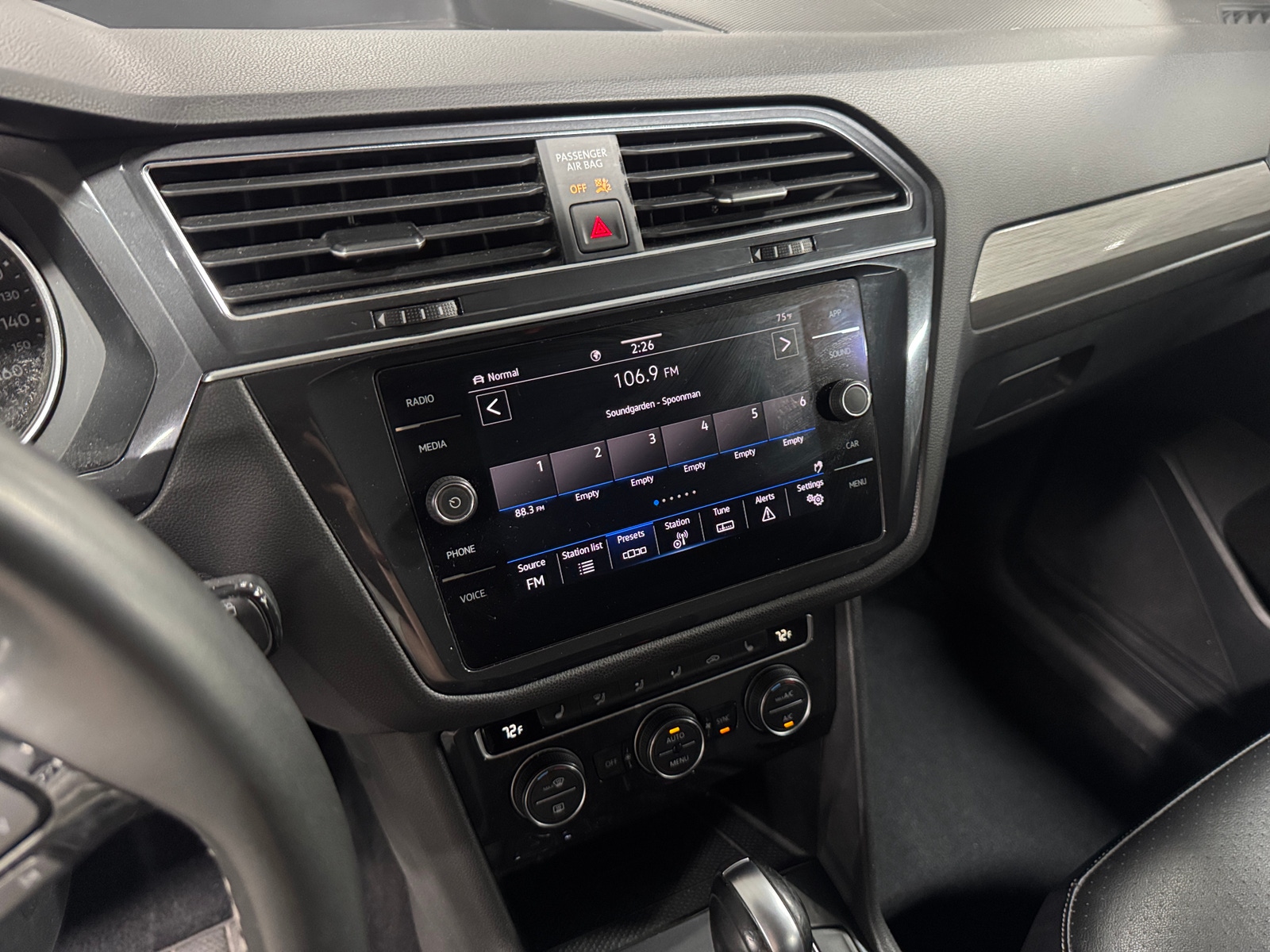 Thumbnail: 2021 Volkswagen Tiguan - 4