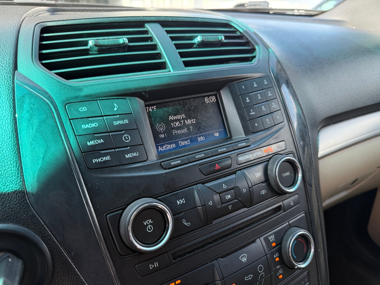 Thumbnail: 2016 Ford Explorer - 4