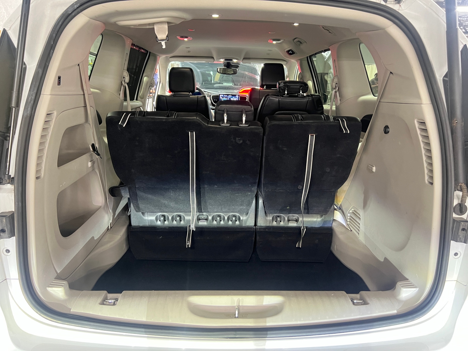 Thumbnail: 2024 Chrysler Pacifica - 5