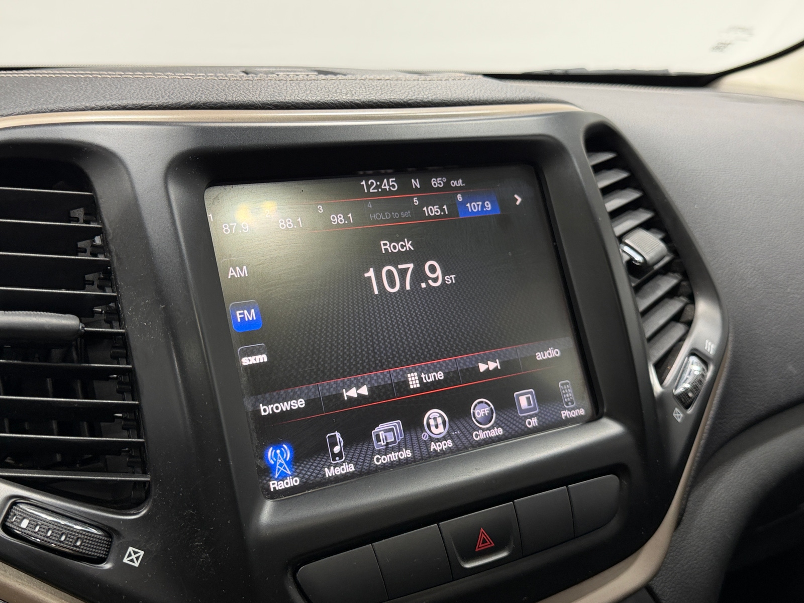 Thumbnail: 2015 Jeep Cherokee - 4