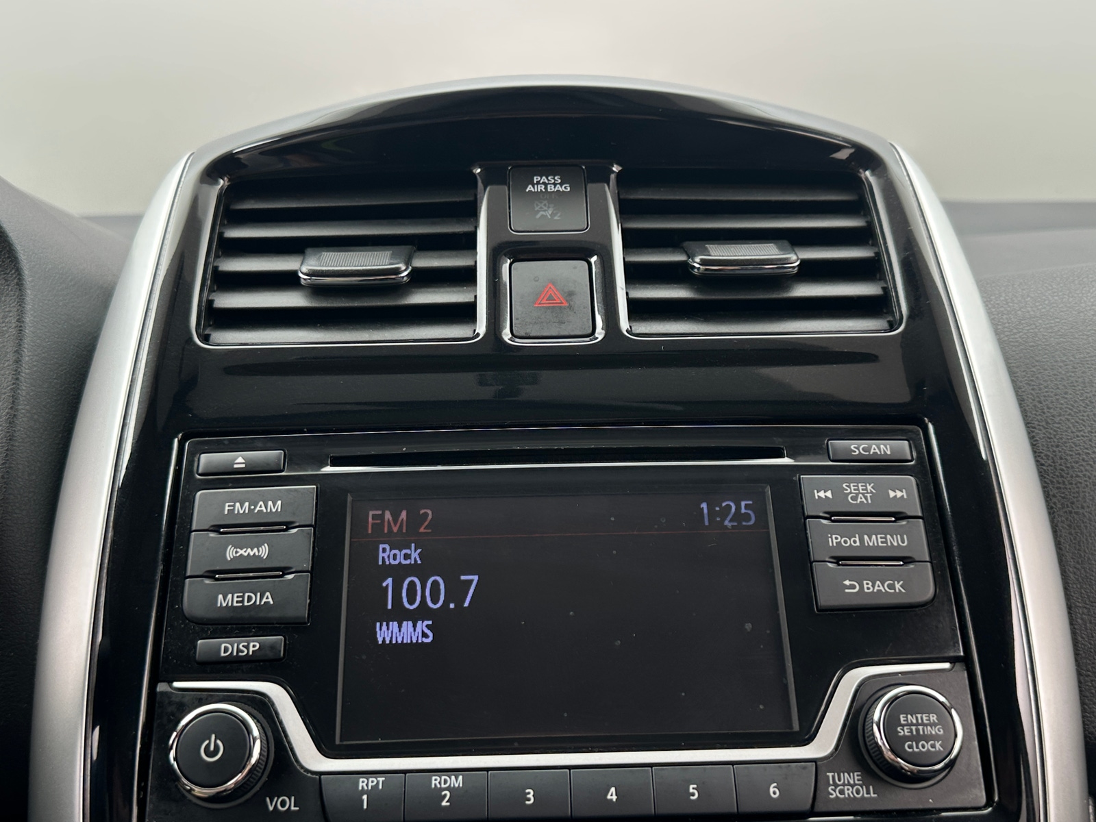 Thumbnail: 2017 Nissan Versa Note - 4