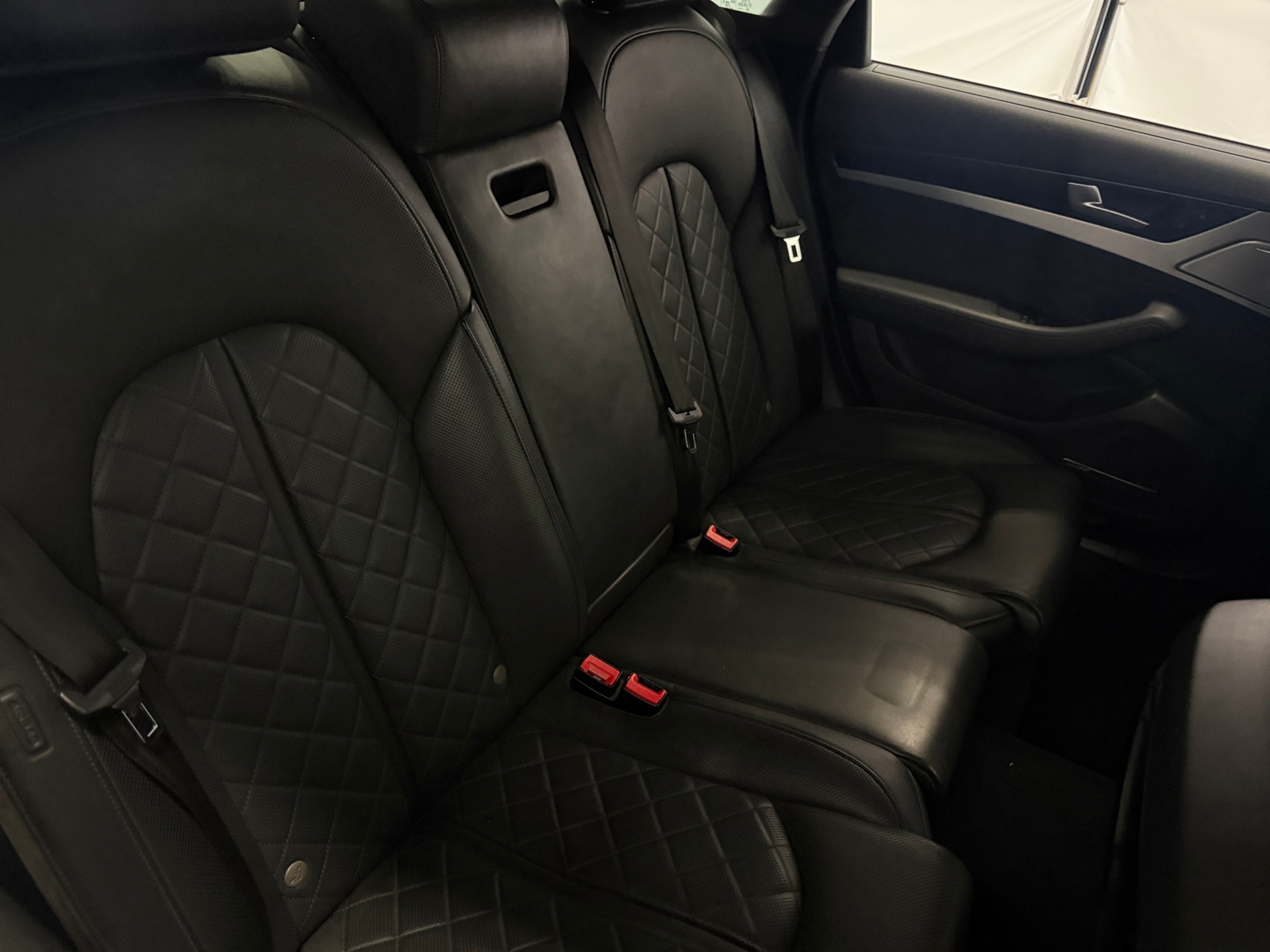 Thumbnail: 2013 Audi S8 - 6