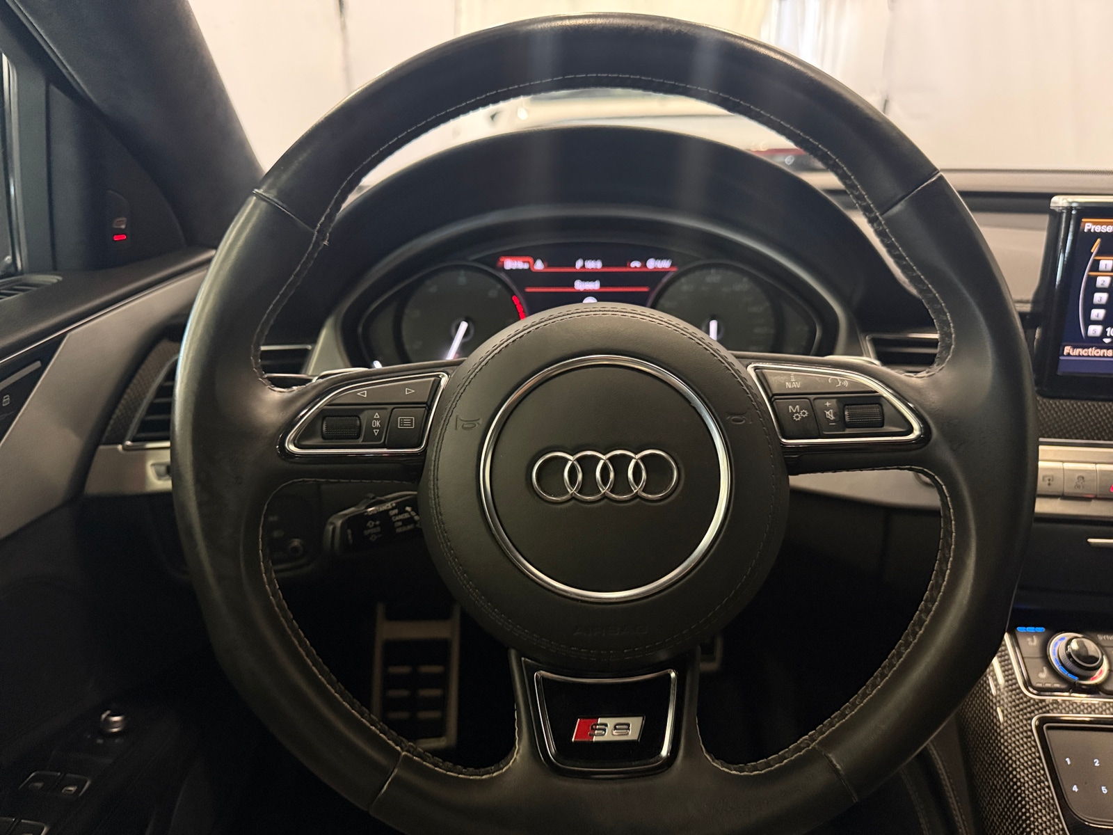Thumbnail: 2013 Audi S8 - 5
