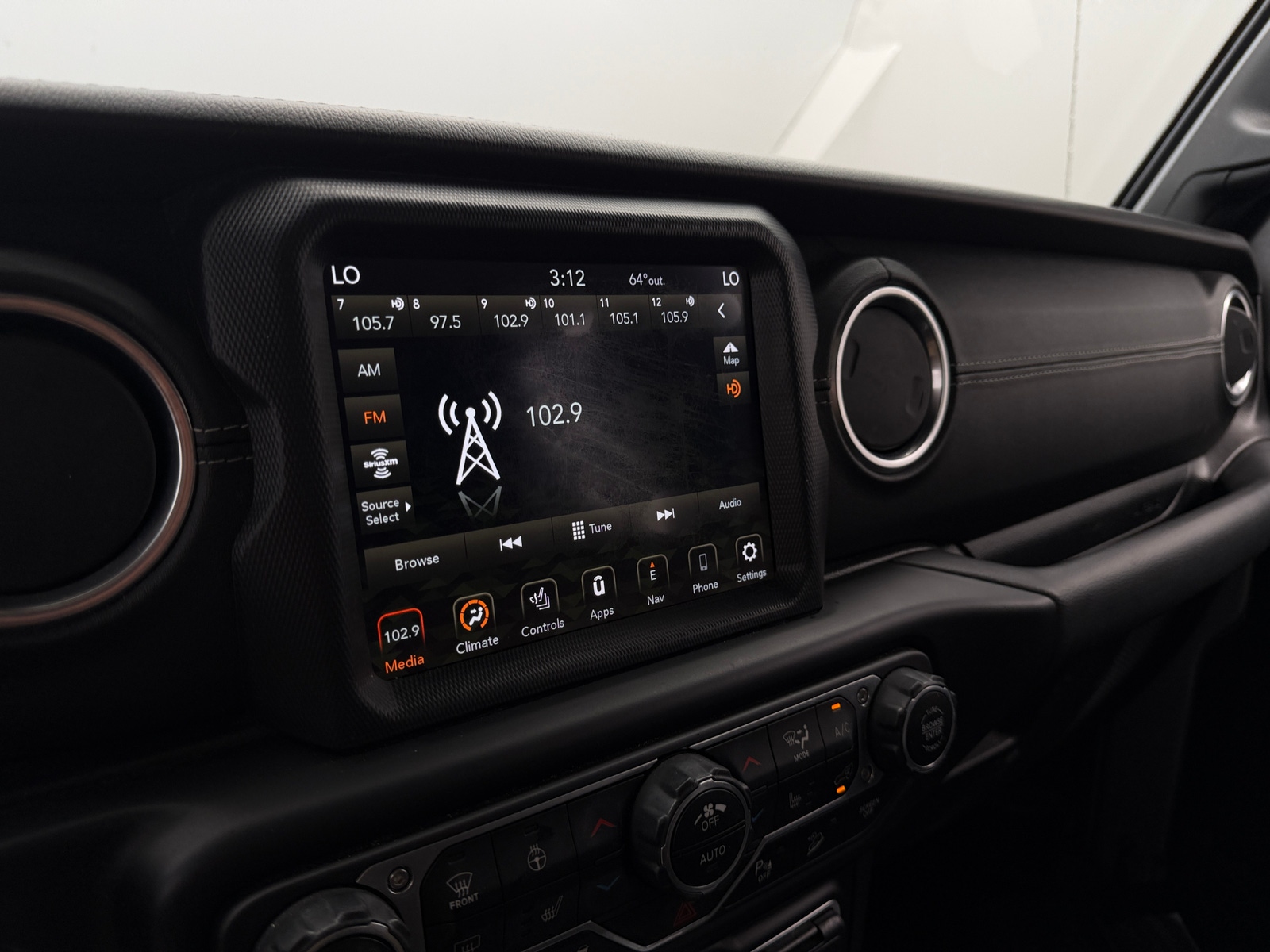 Thumbnail: 2020 Jeep Wrangler - 3
