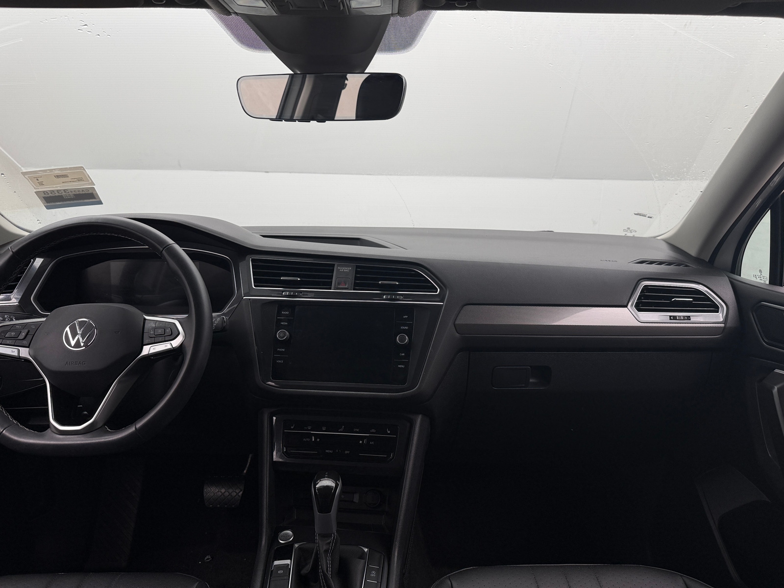 Thumbnail: 2023 Volkswagen Tiguan - 2