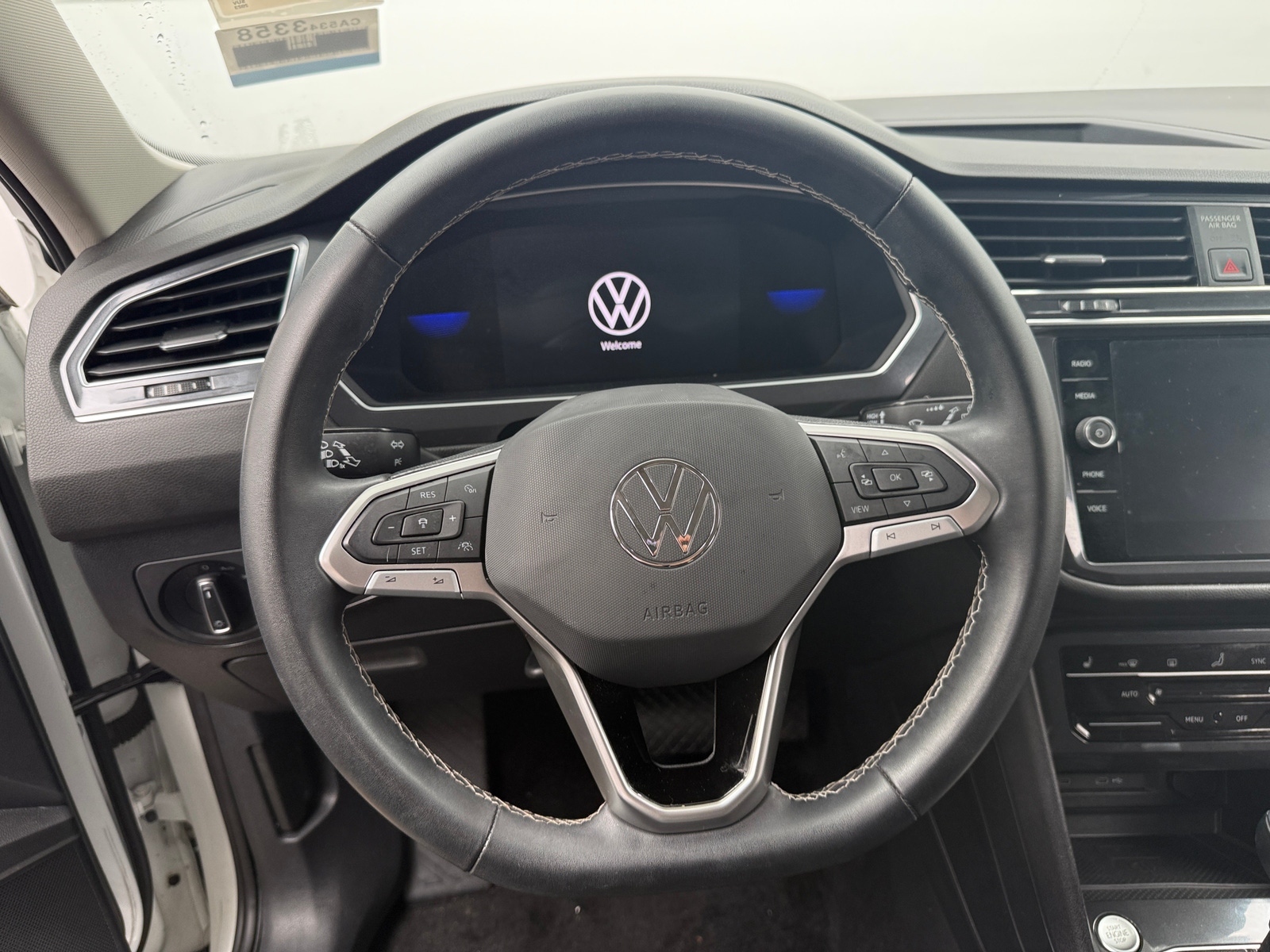 Thumbnail: 2023 Volkswagen Tiguan - 4