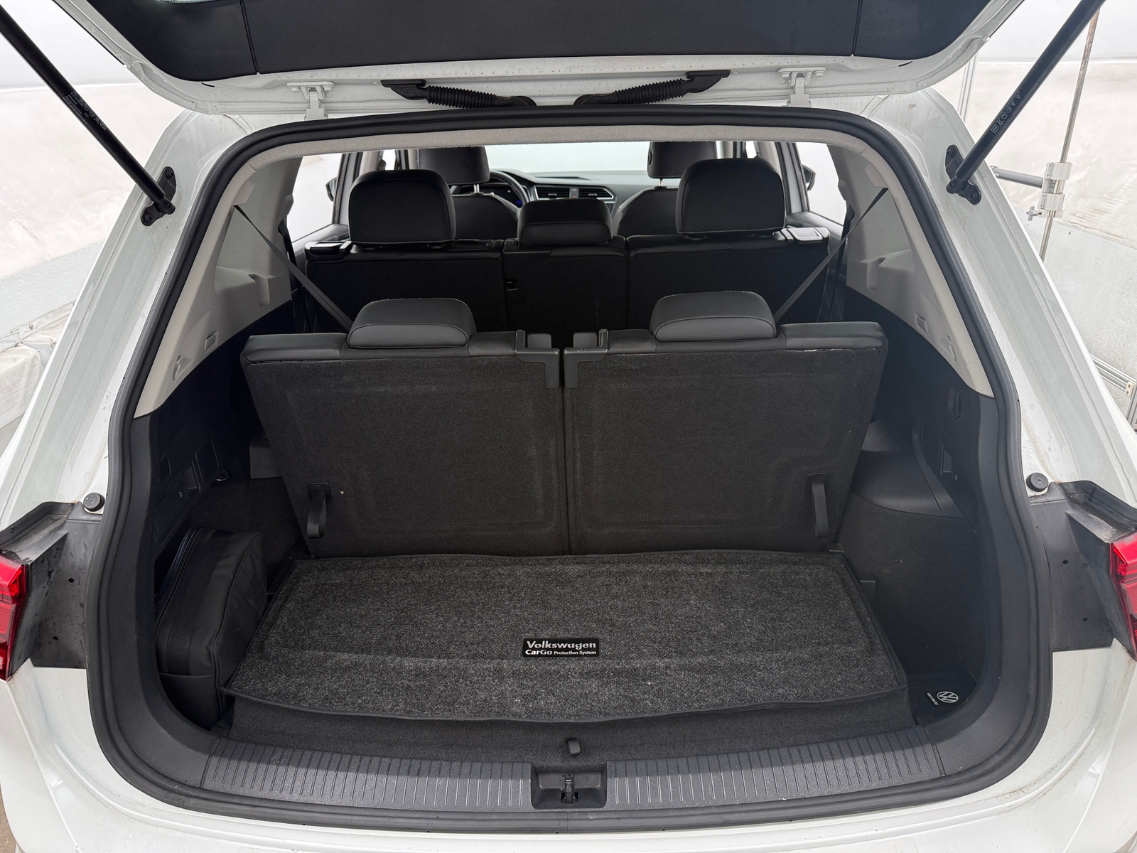 Thumbnail: 2023 Volkswagen Tiguan - 6