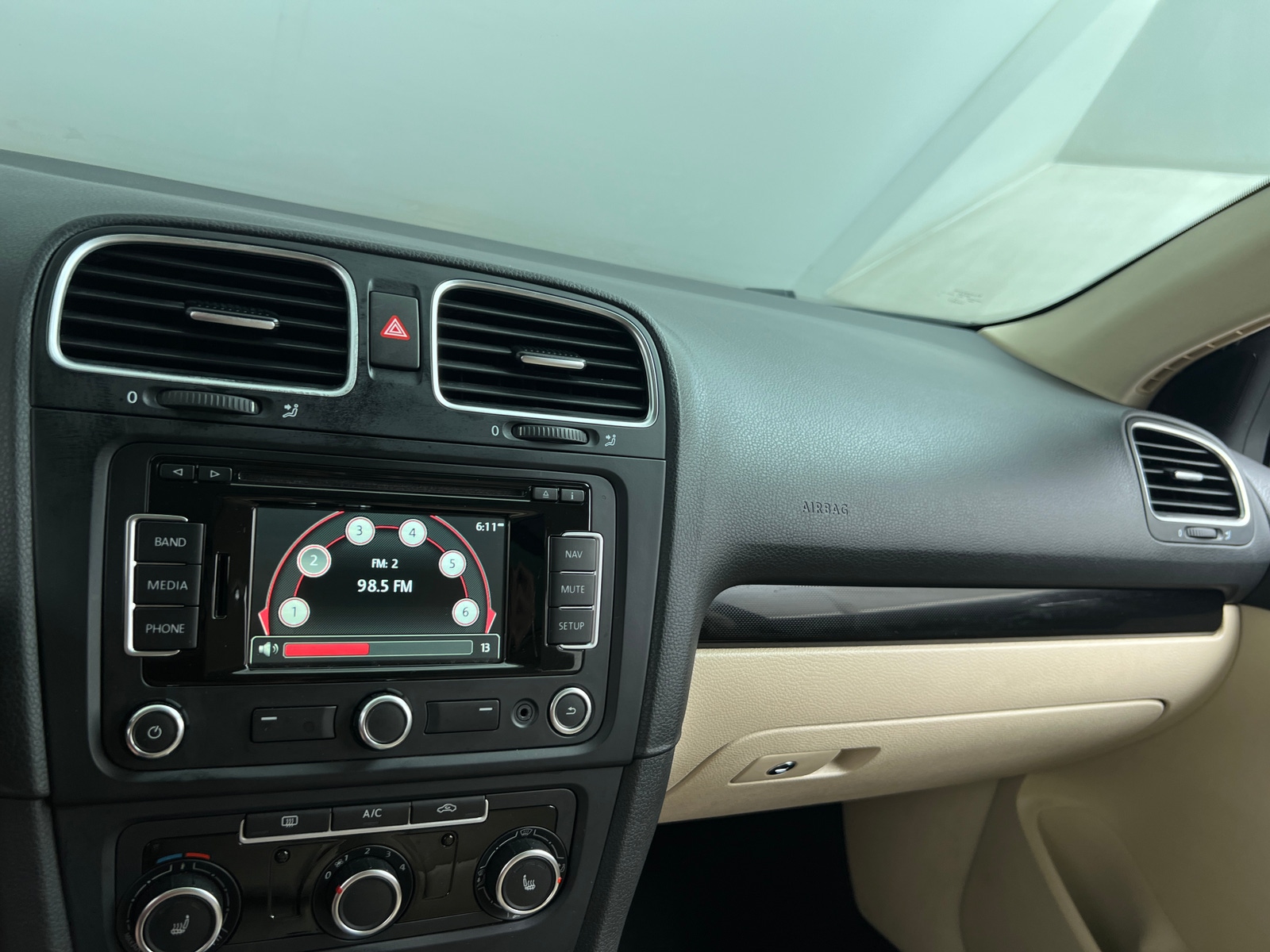 Thumbnail: 2014 Volkswagen Jetta - 4