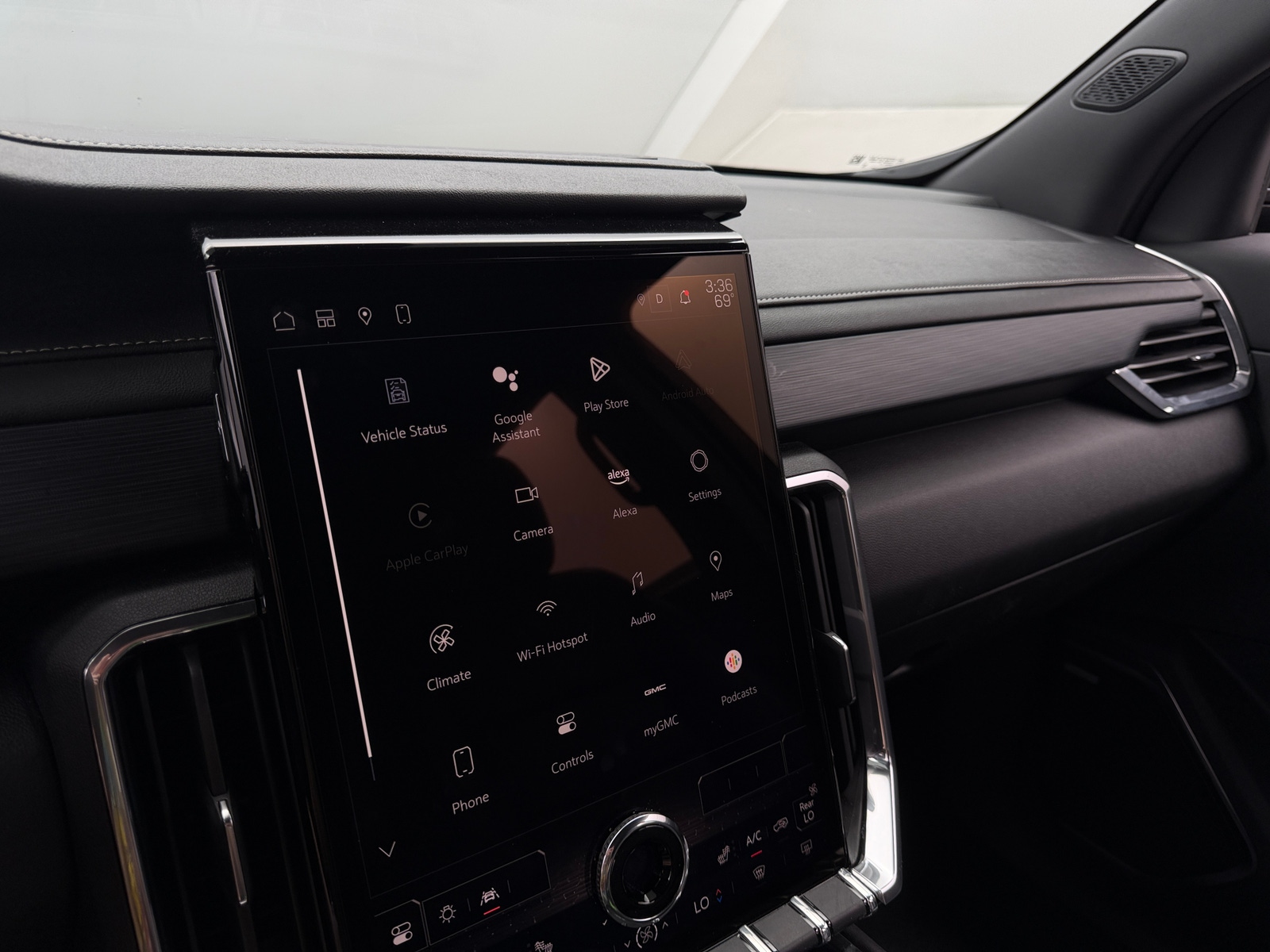 Thumbnail: 2024 GMC Acadia - 3