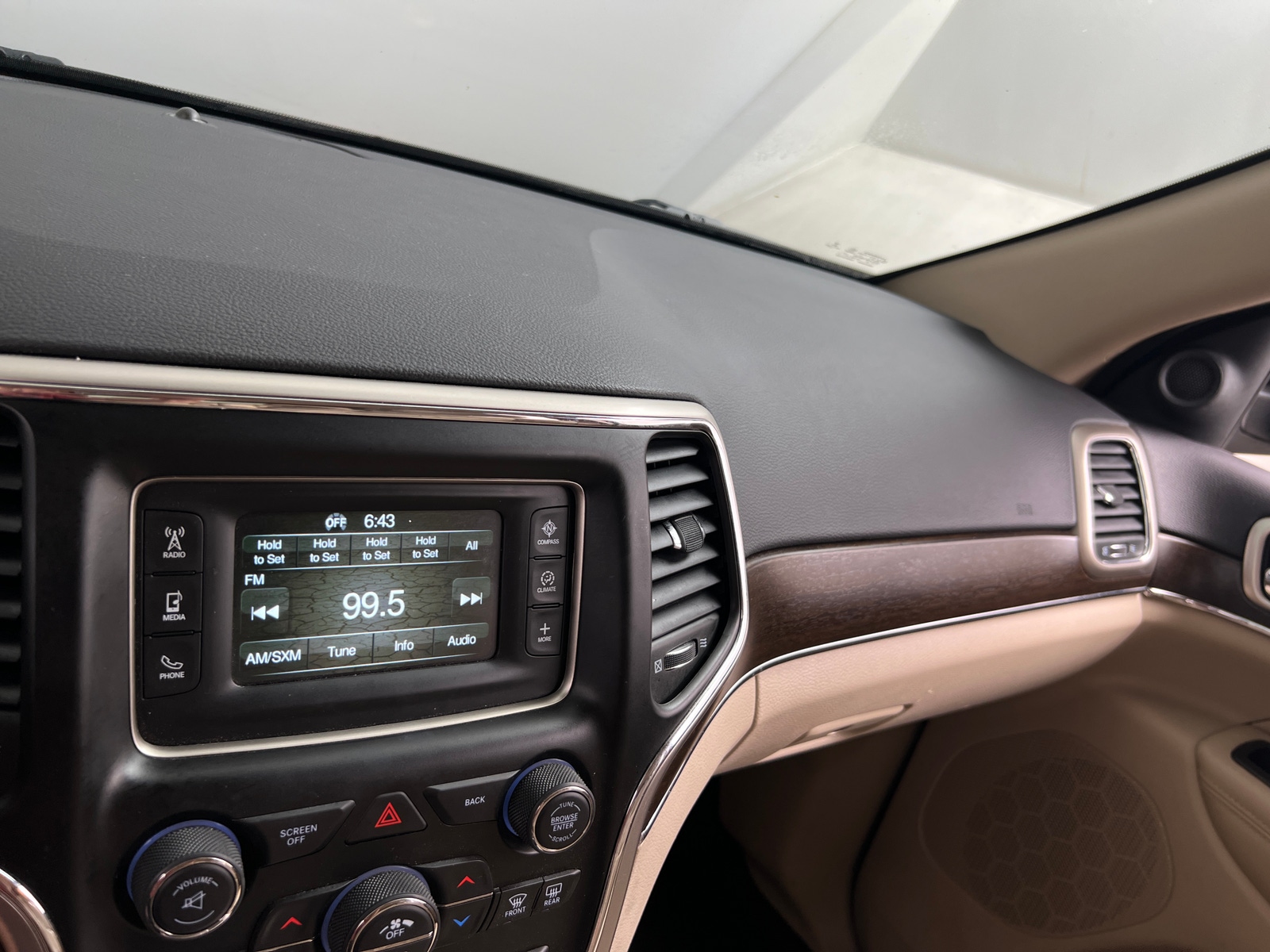 Thumbnail: 2015 Jeep Grand Cherokee - 3