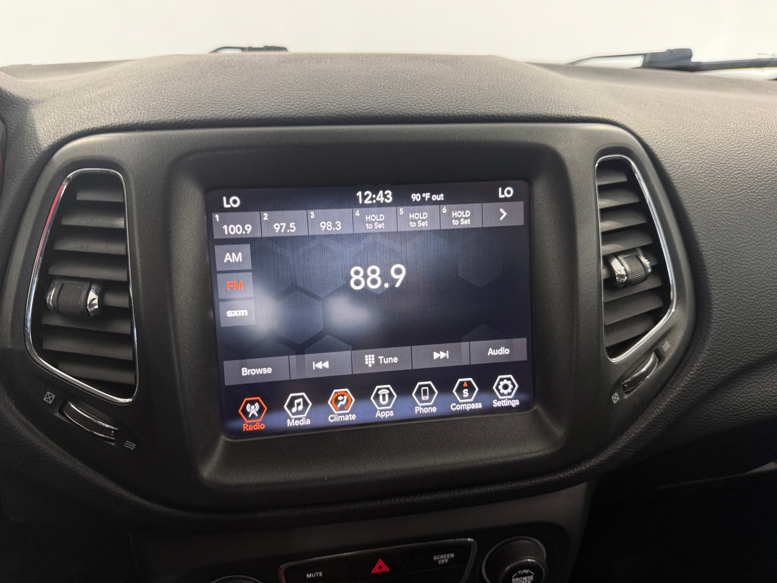 Thumbnail: 2020 Jeep Compass - 4