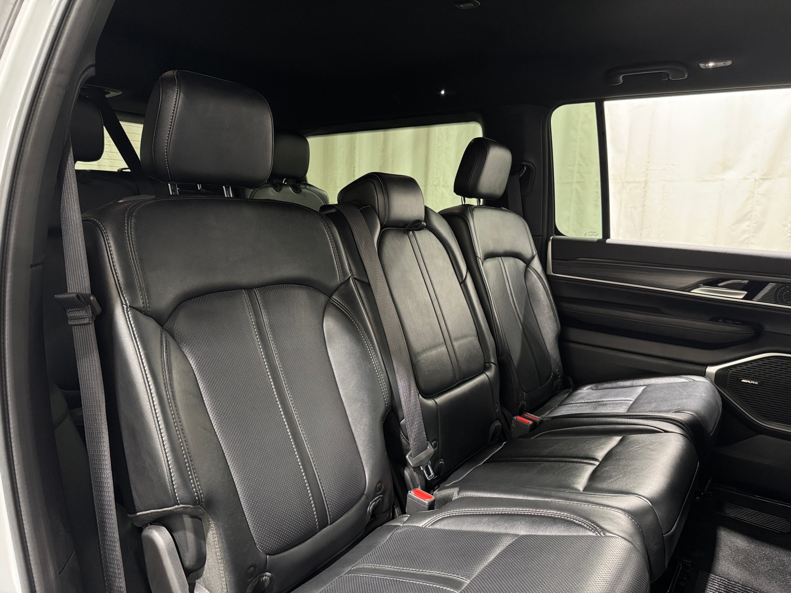 Thumbnail: 2024 Jeep Wagoneer - 4