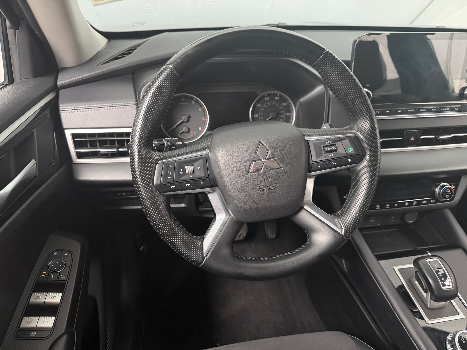 Thumbnail: 2024 Mitsubishi Outlander - 4