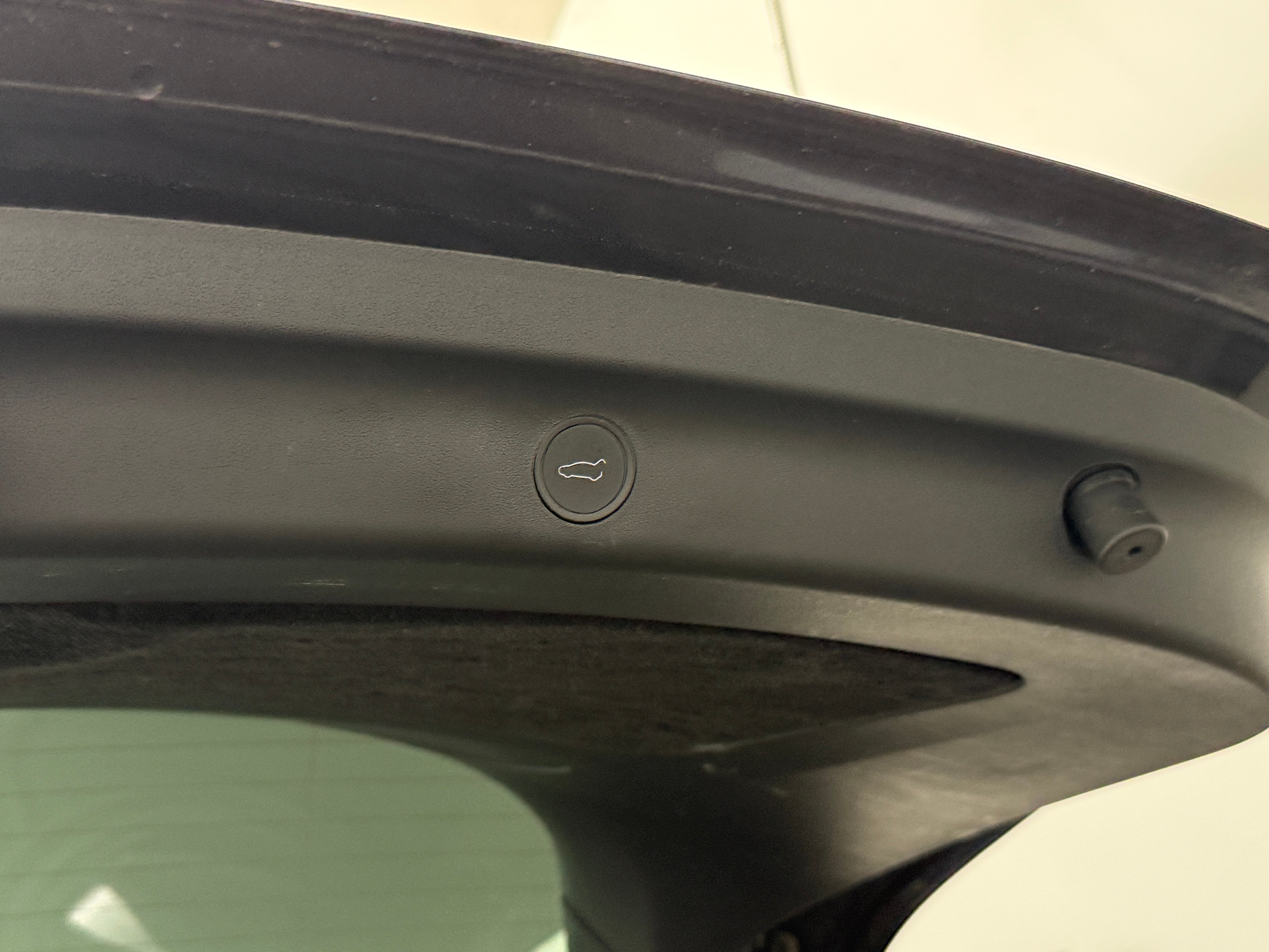 Used 2024 Tesla Model Y Long Range with VIN 7SAYGDEE2RA286393 for sale in Oak Creek, WI